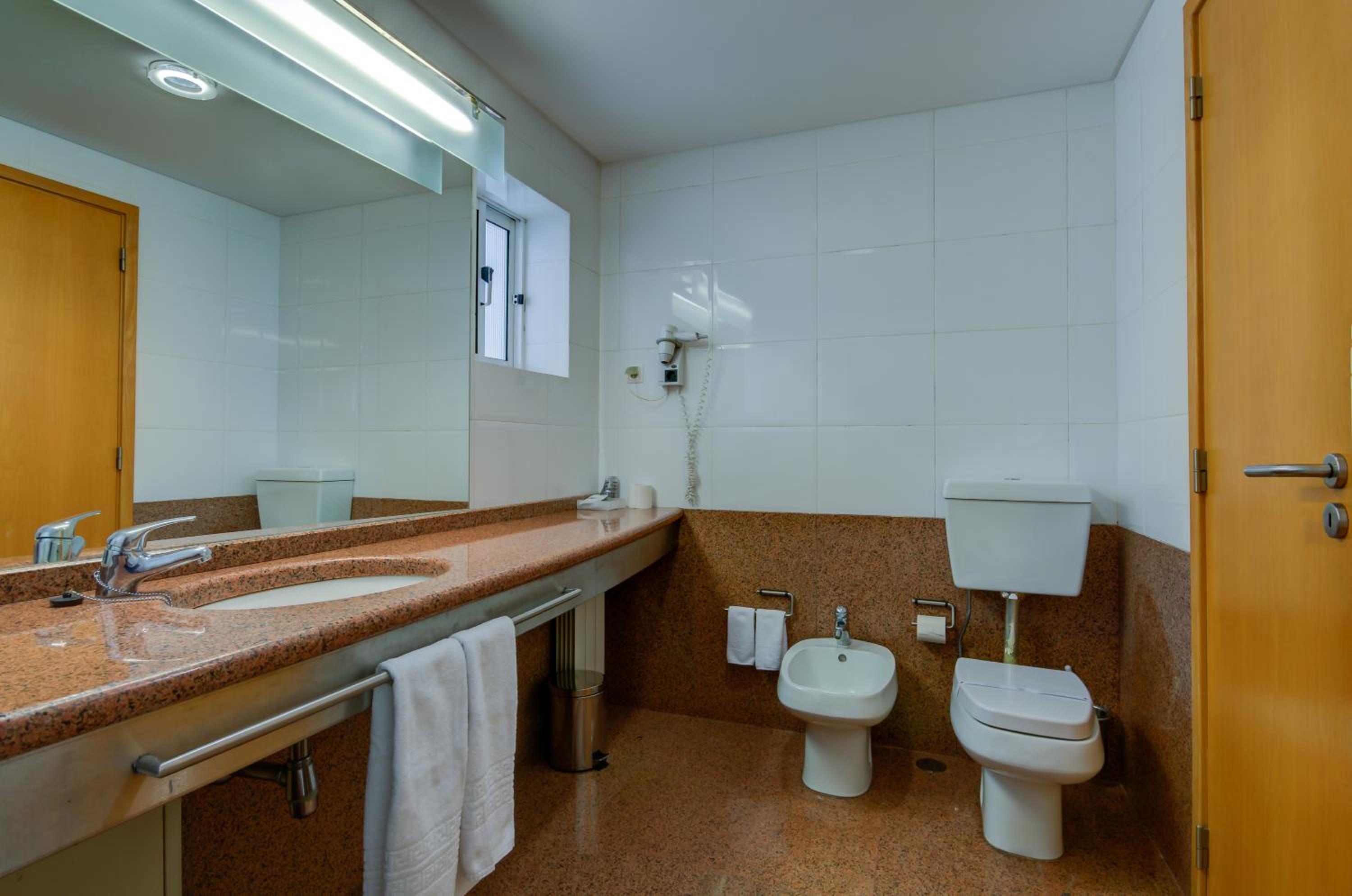 Standard Double Room - Photo 7