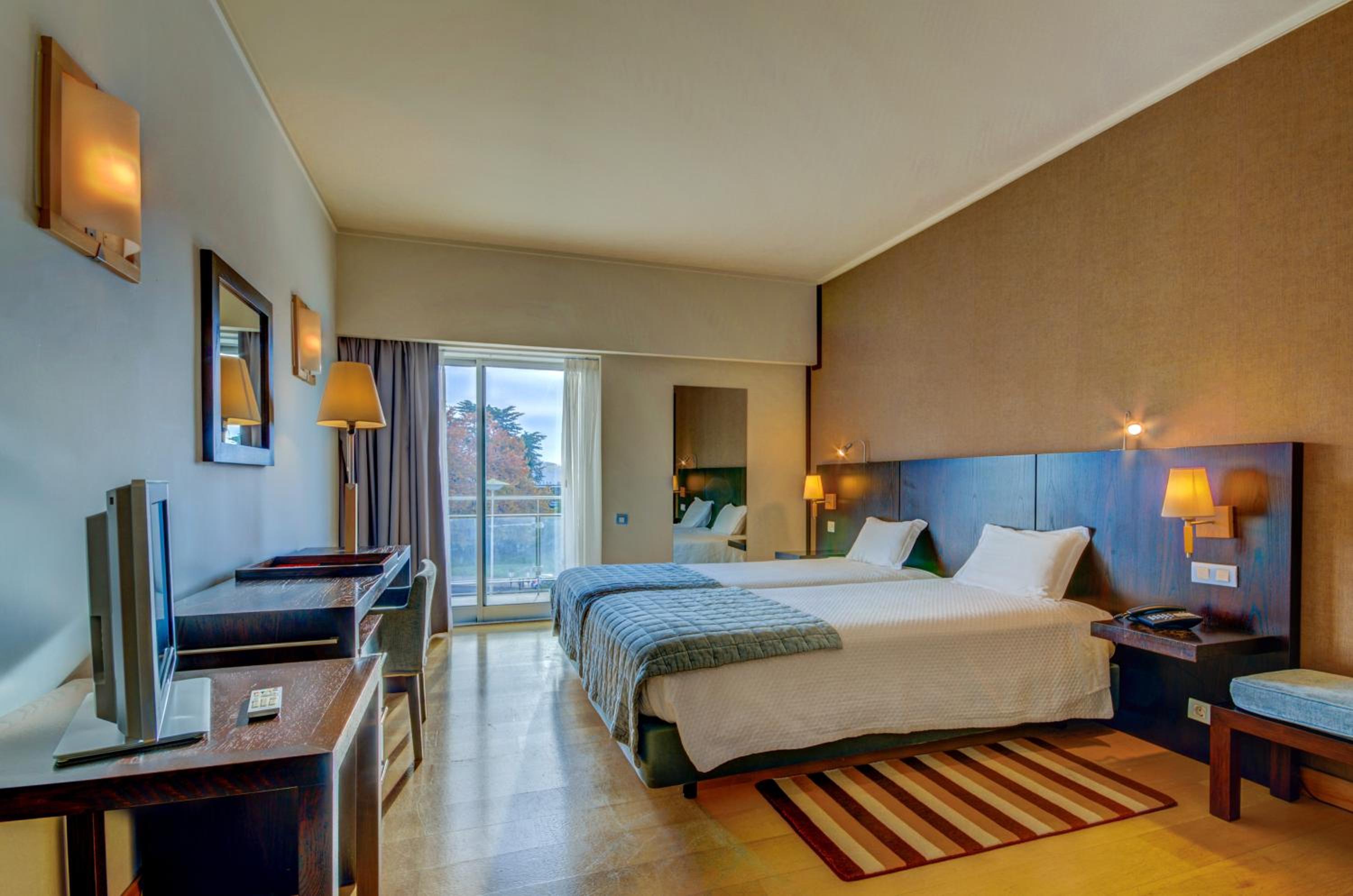 Standard Twin Room - Photo 8