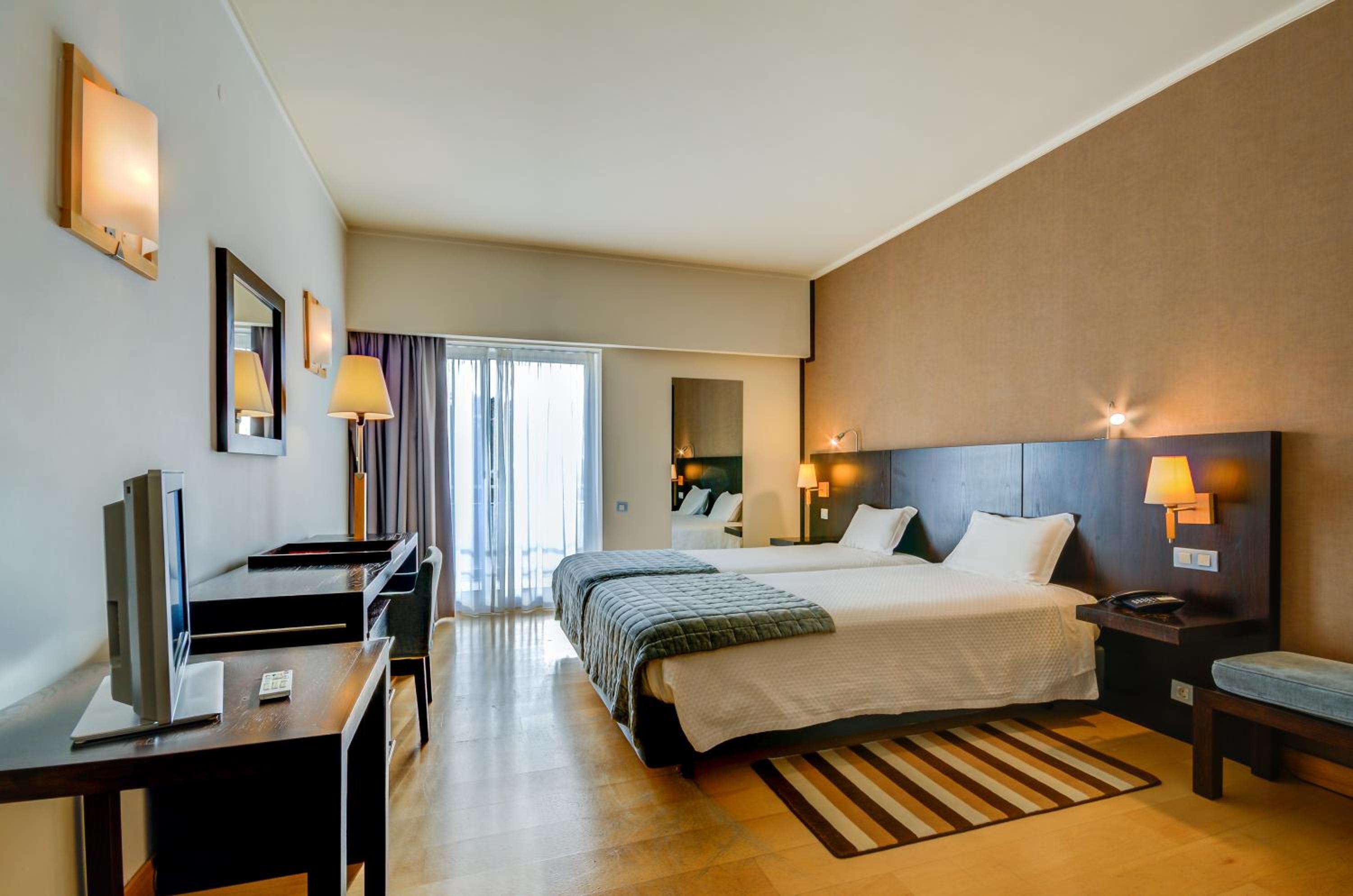 Standard Twin Room - Photo 6