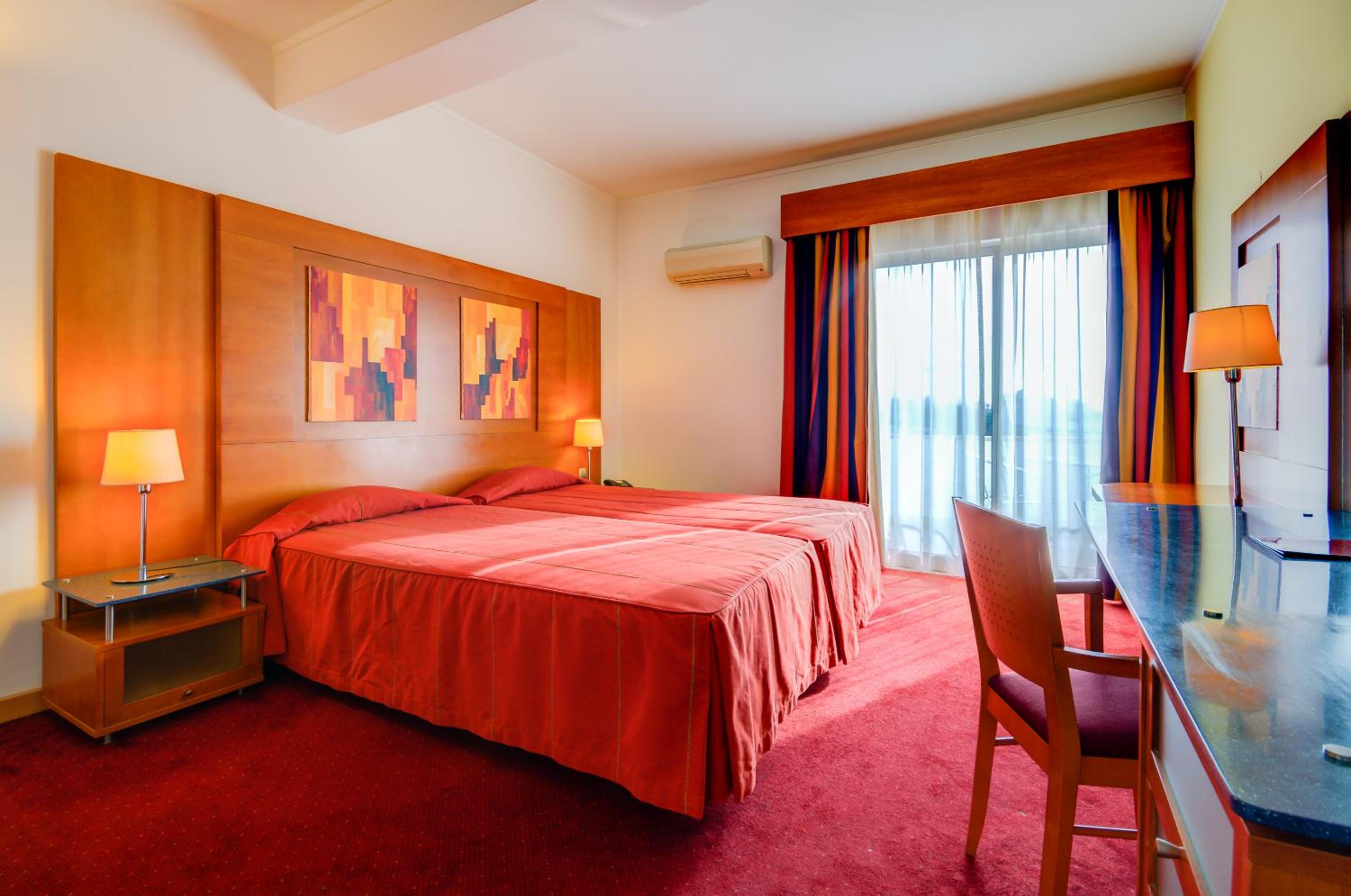 Standard Twin Room - Photo 16