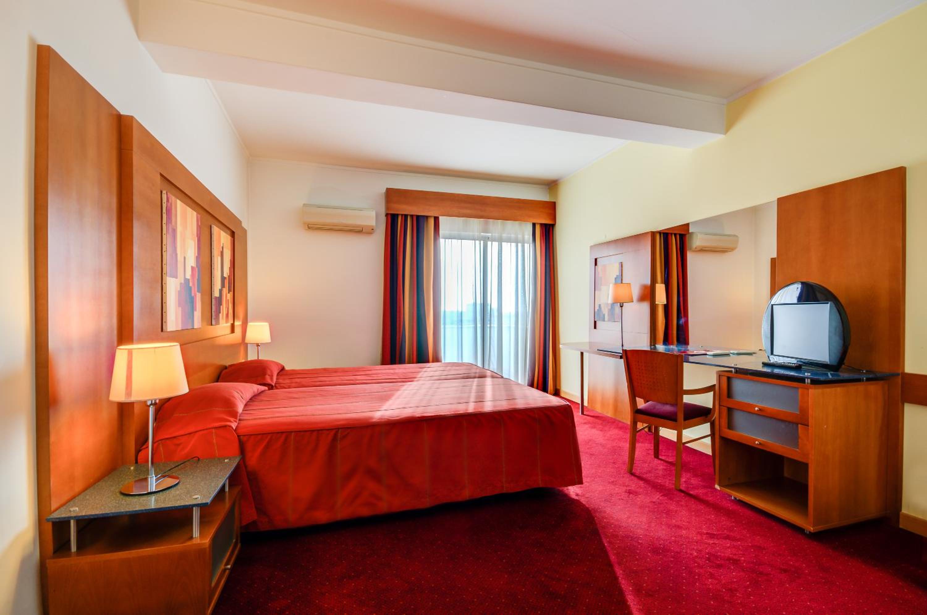 Standard Twin Room - Photo 17