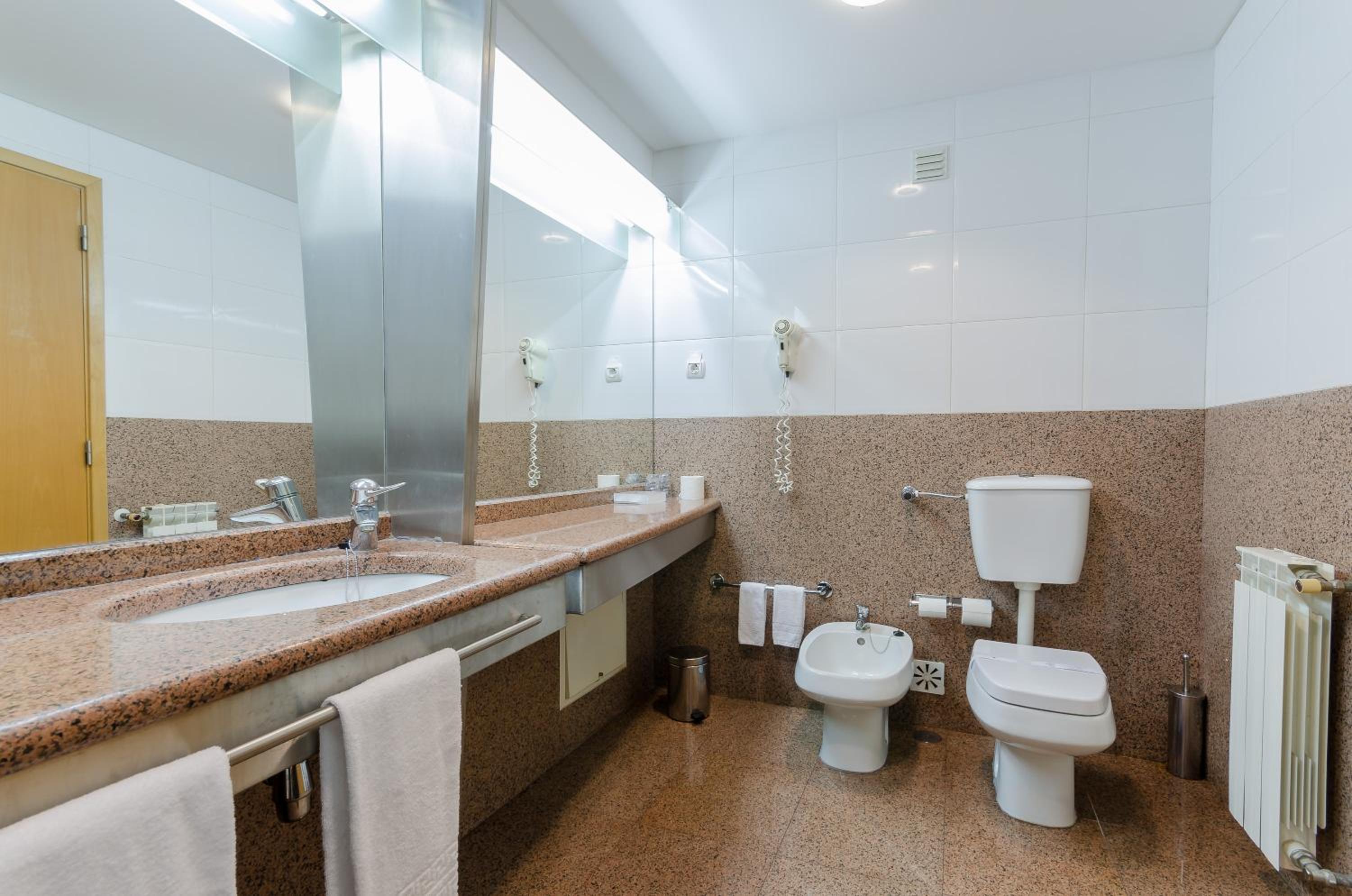 Standard Triple Room - Photo 11