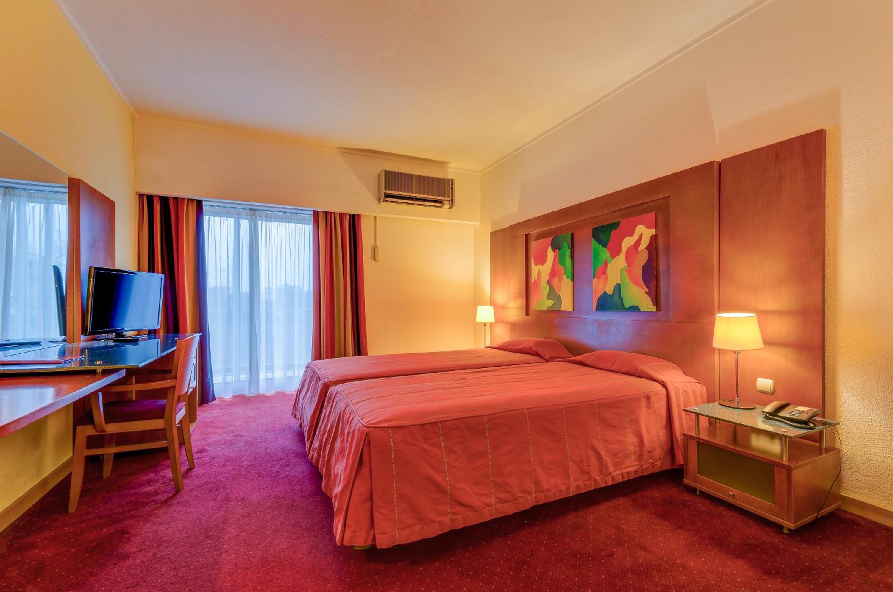 Standard Twin Room - Photo 5