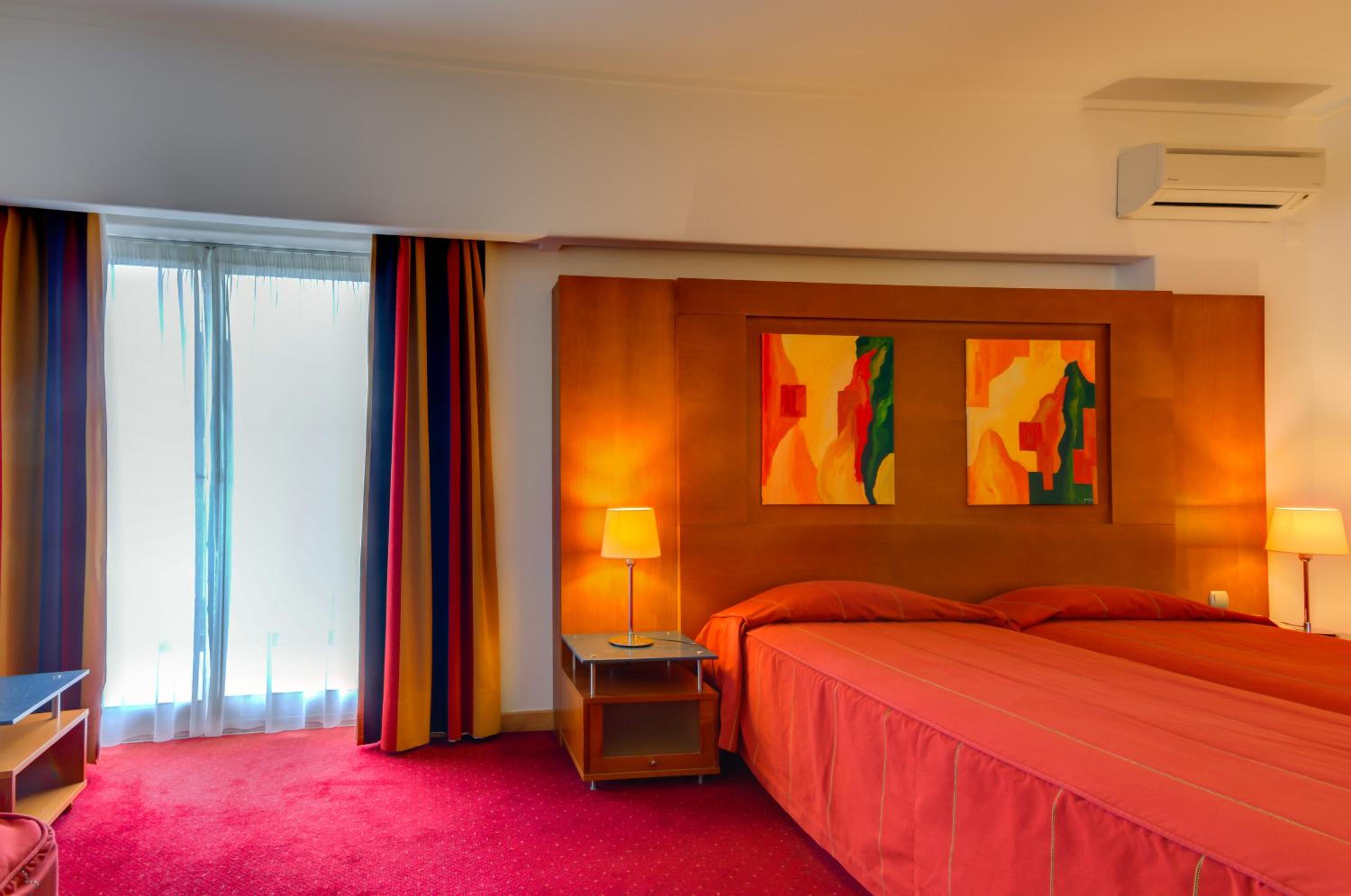 Standard Twin Room - Photo 7
