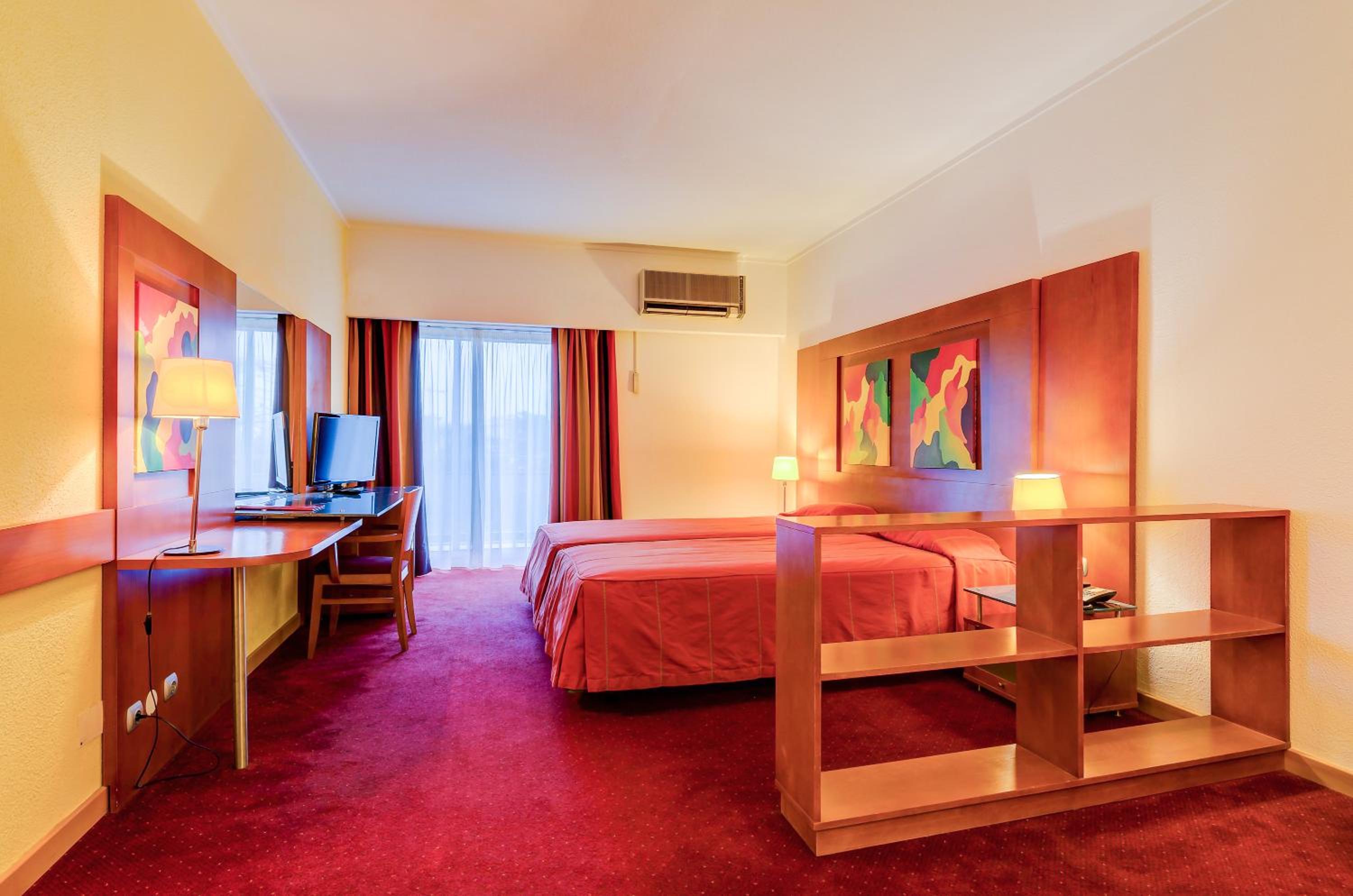 Standard Twin Room - Photo 14