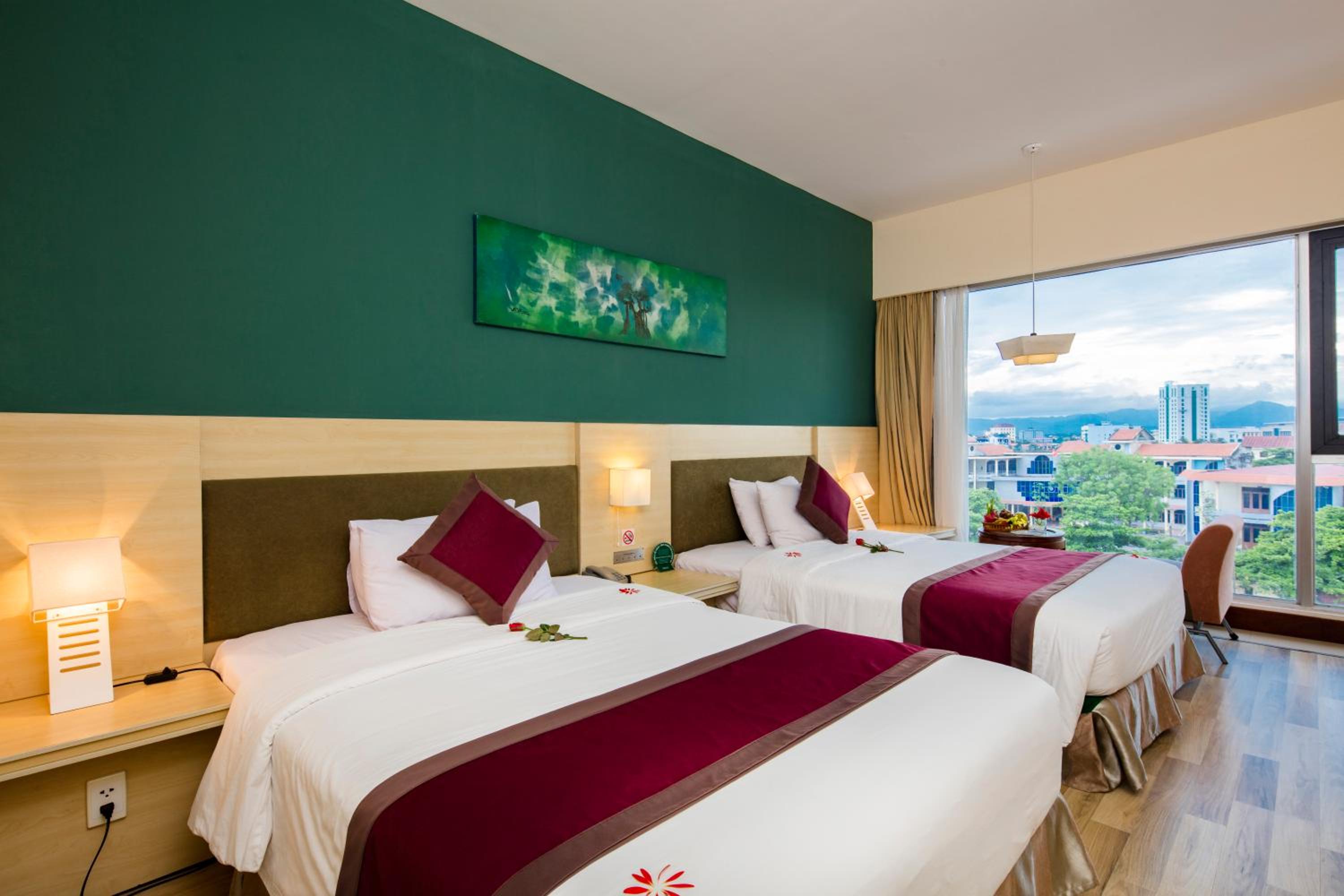 Deluxe Twin Room with City View - Photo 1