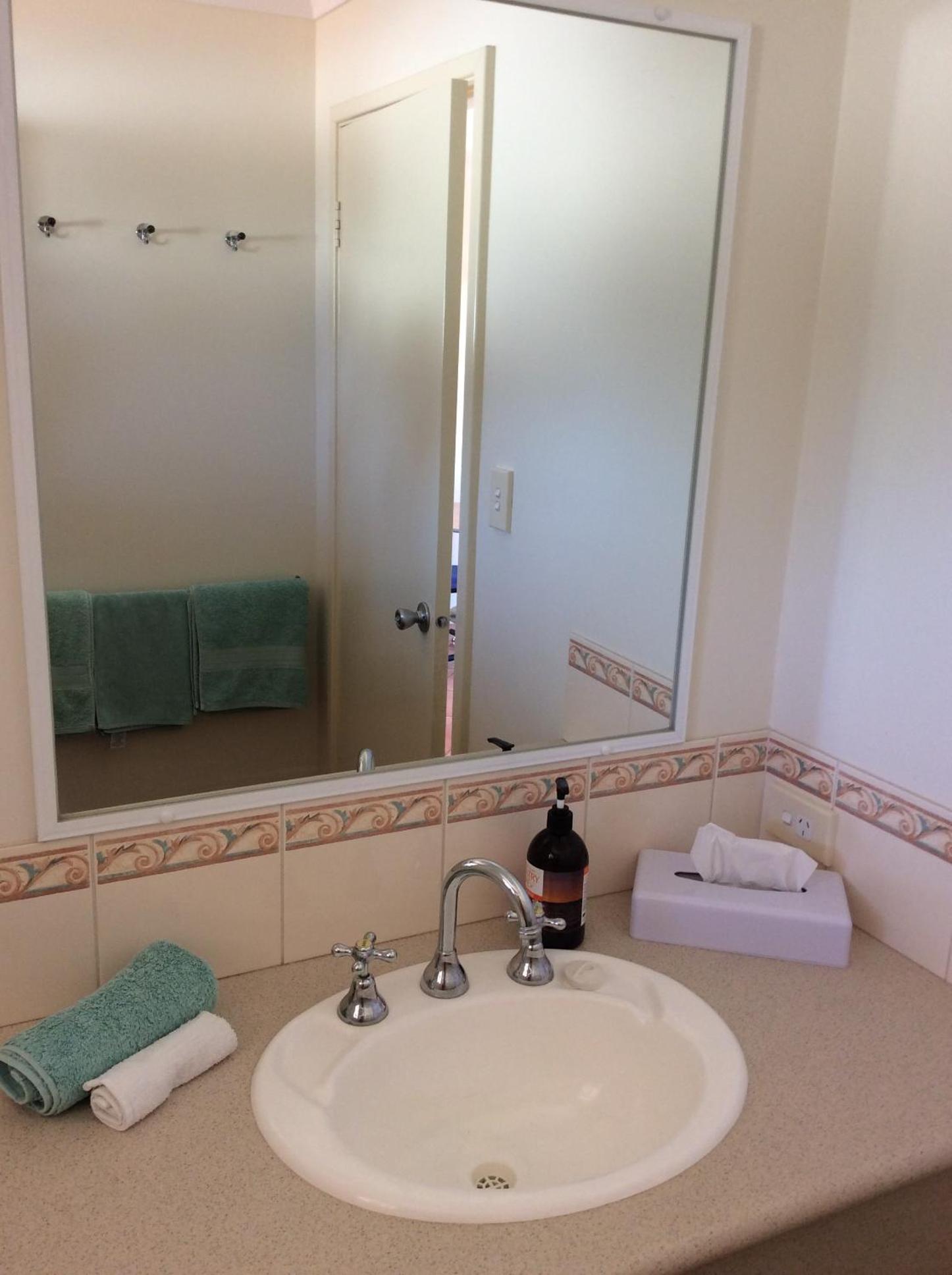 Queen Room photo 2