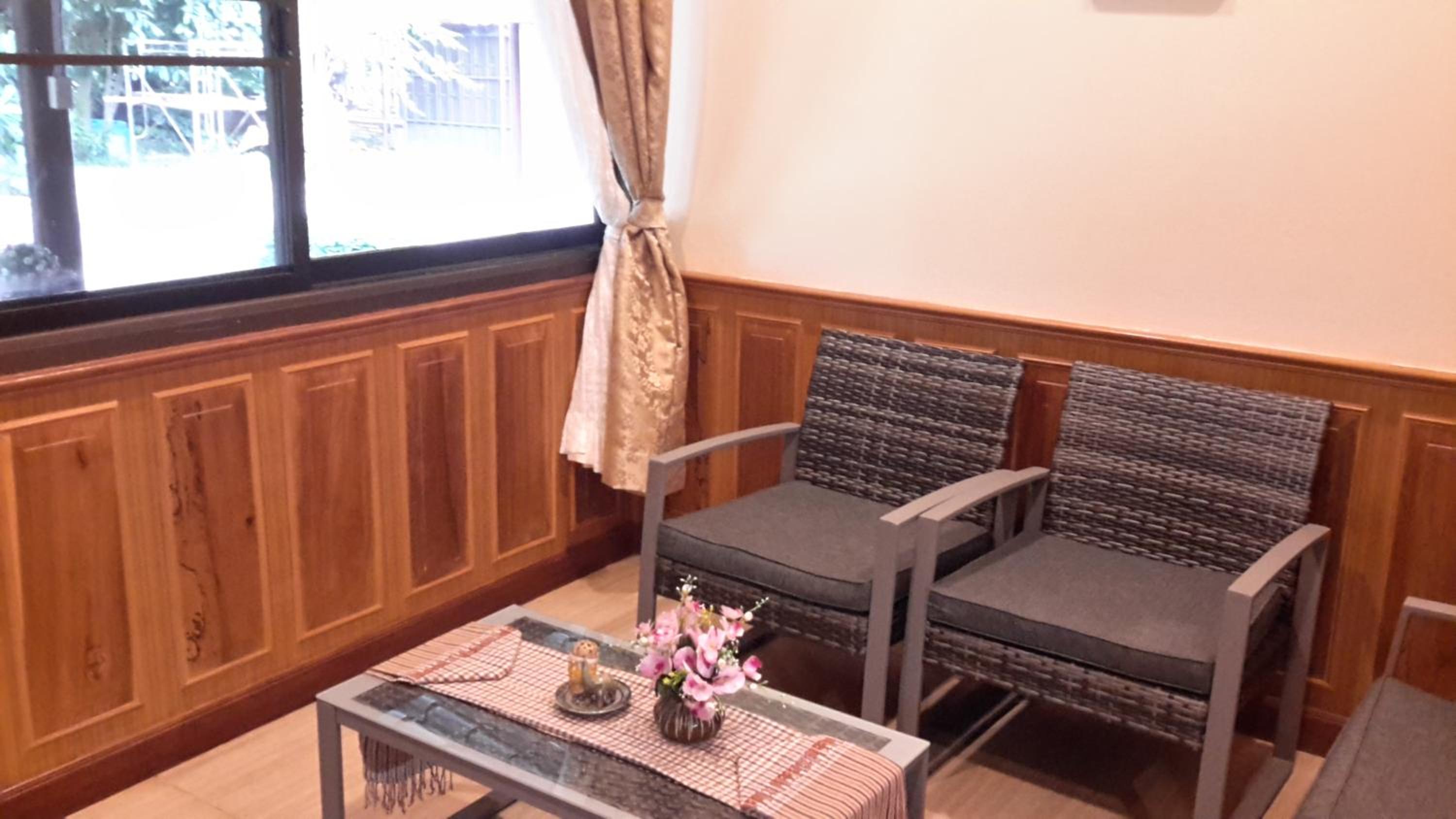 Superior Family Room photo 2