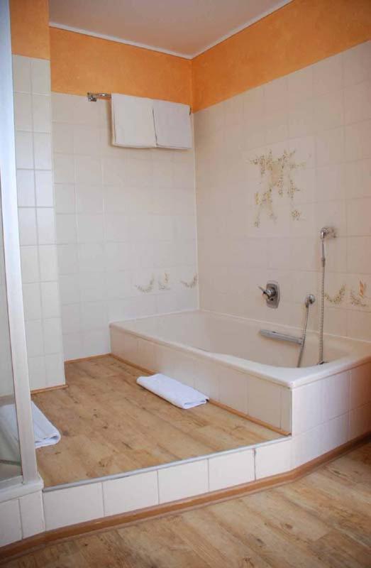 Double Room with Private Bathroom - Photo 4