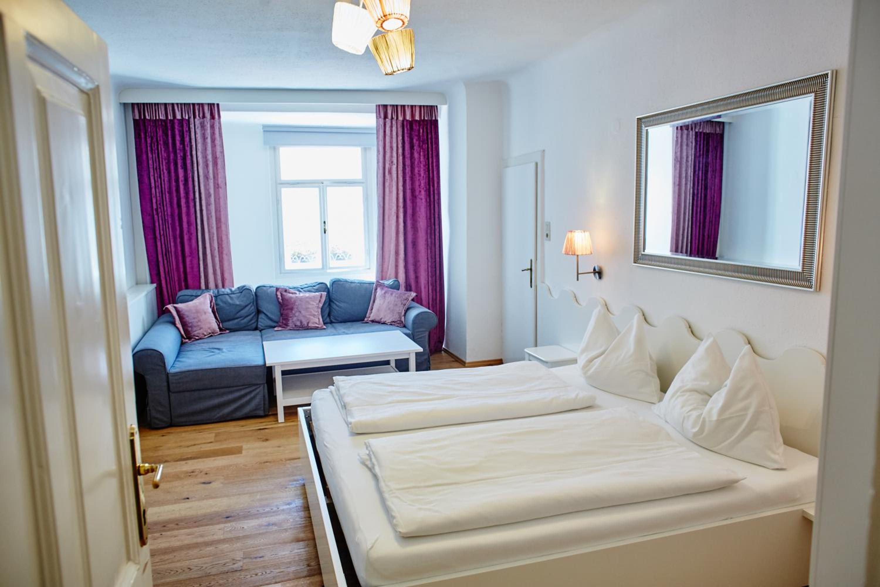 Double Room with Shower - Photo 8