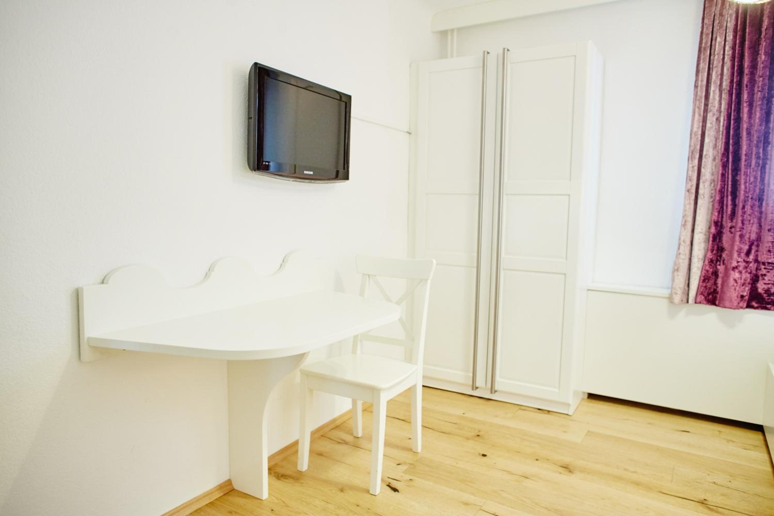 Double Room with Shower - Photo 5