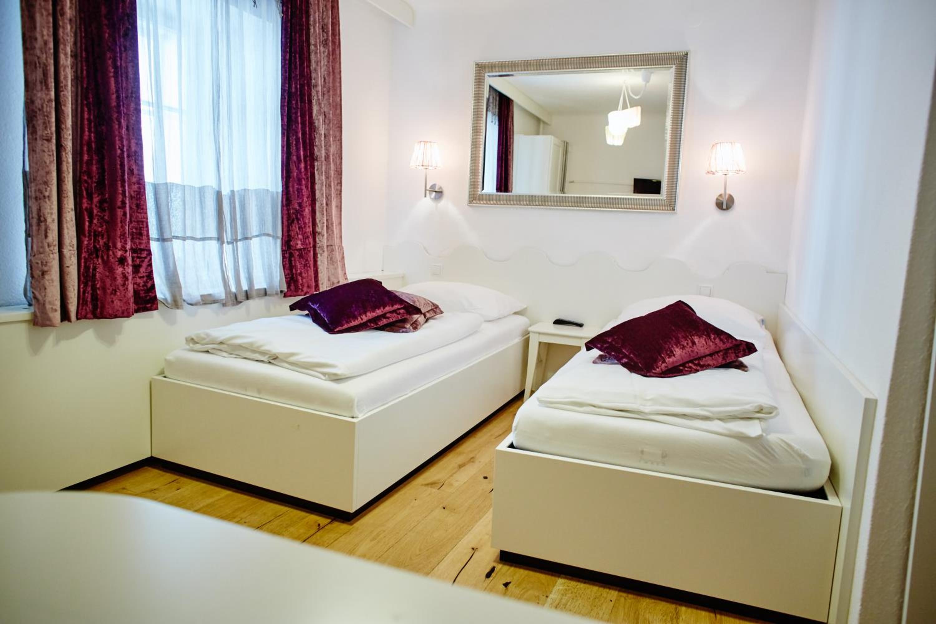 Double Room with Shower - Photo 7