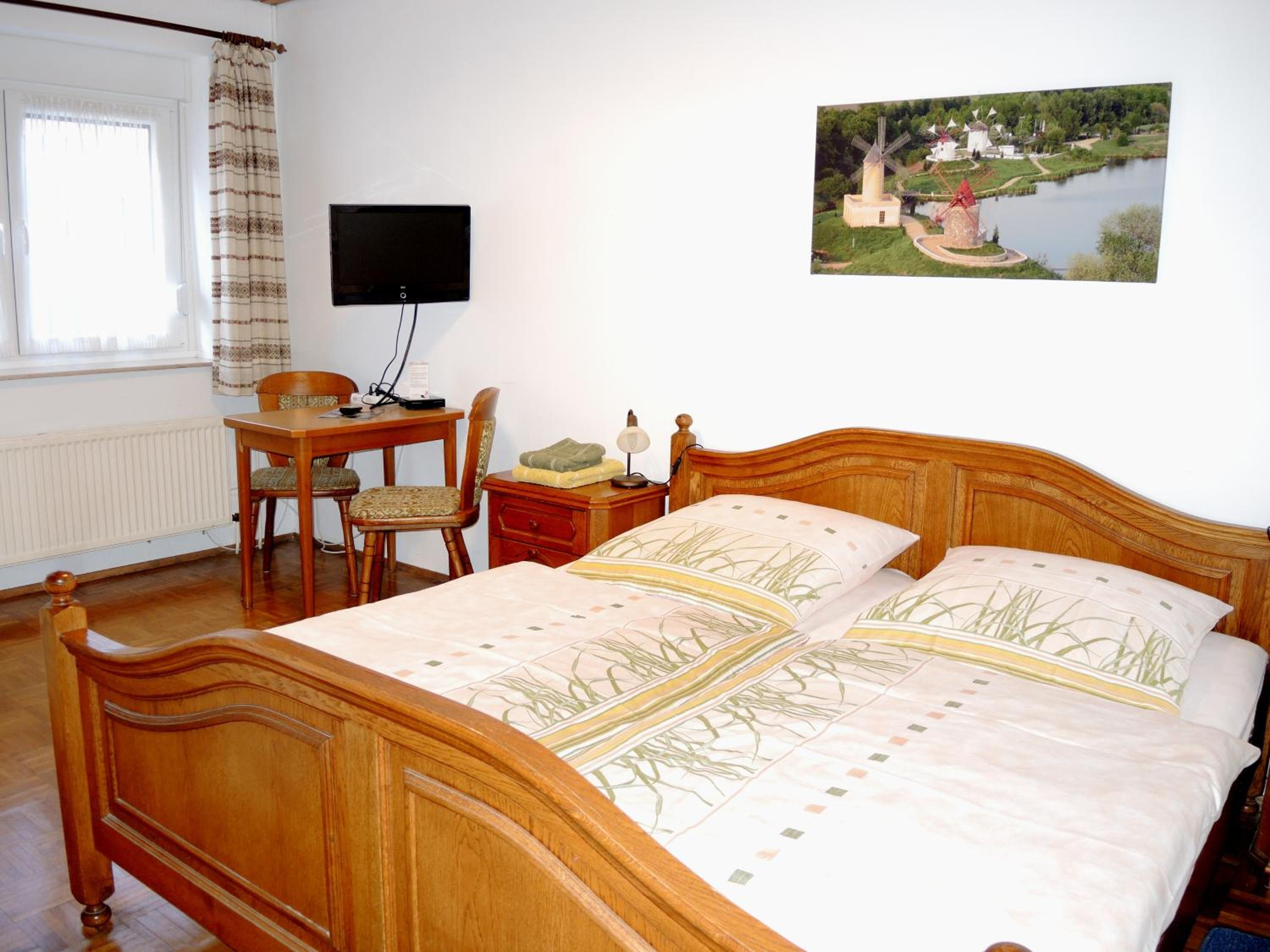 Double or Twin Room with Shower - Photo 1