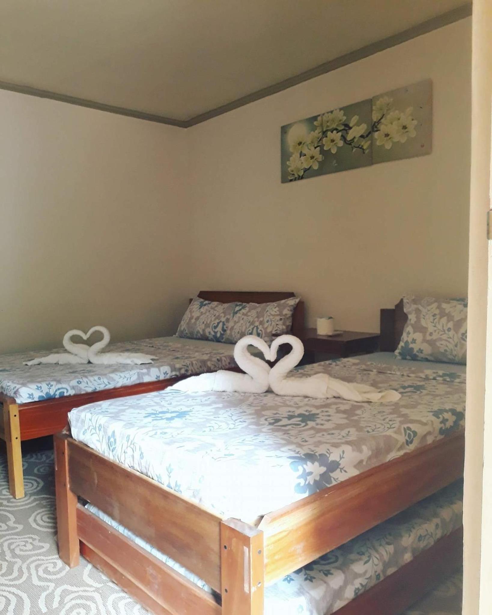 Quadruple Room with Private Bathroom - Photo 3