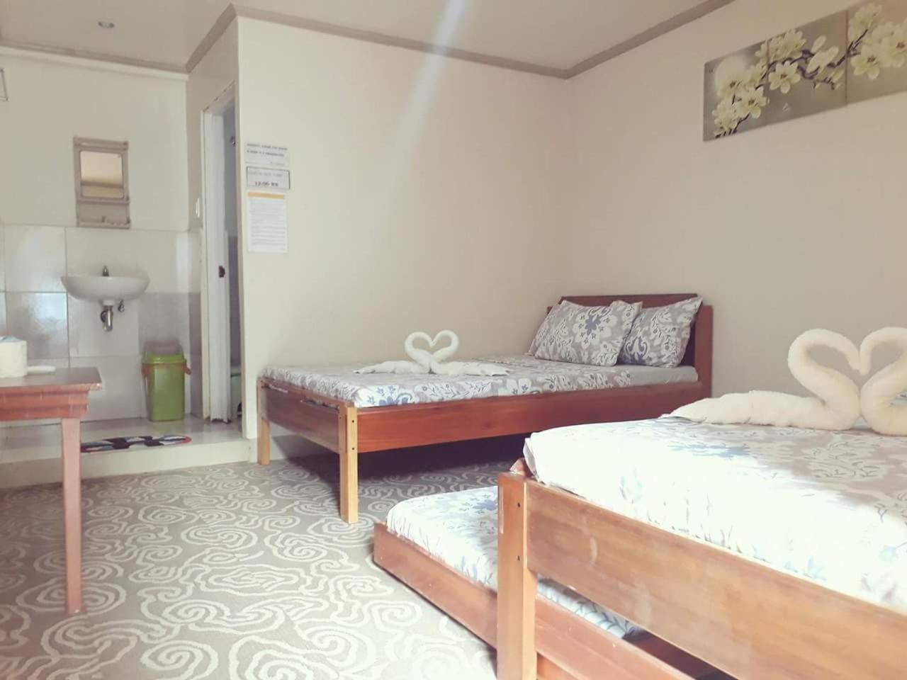 Quadruple Room with Private Bathroom - Photo 21