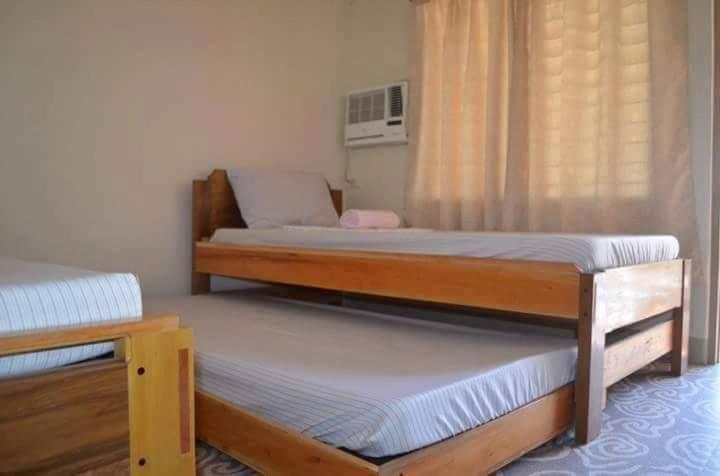 Quadruple Room with Private Bathroom - Photo 19