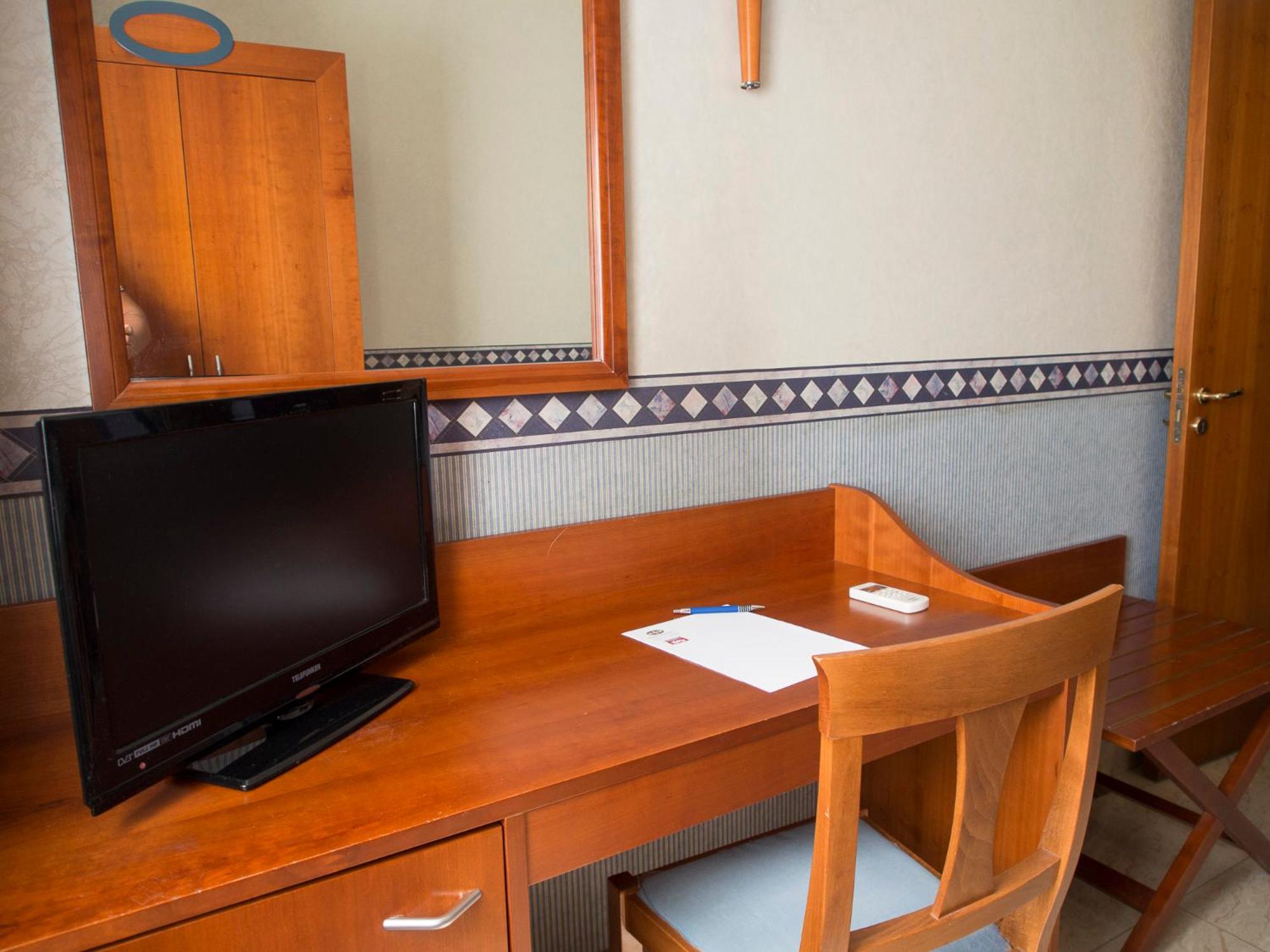 Small Single Room photo 3