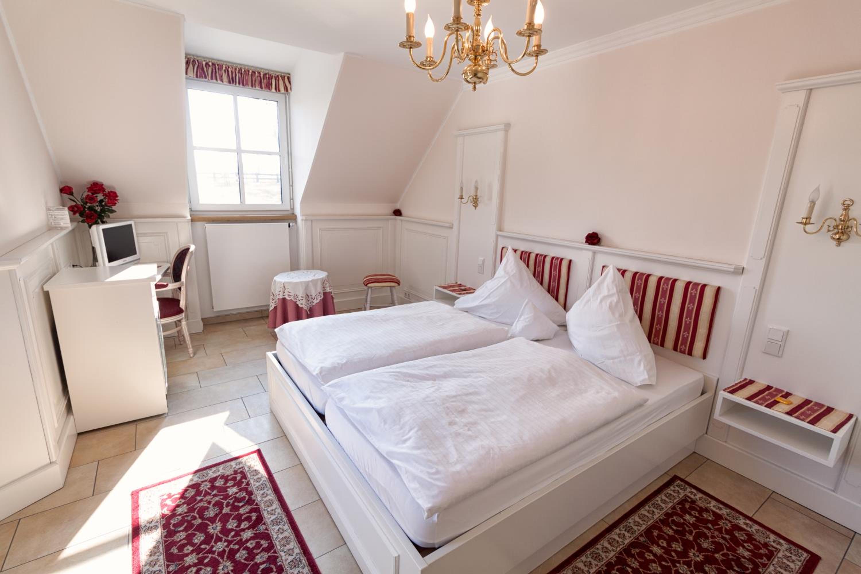 Double Room - Photo 11
