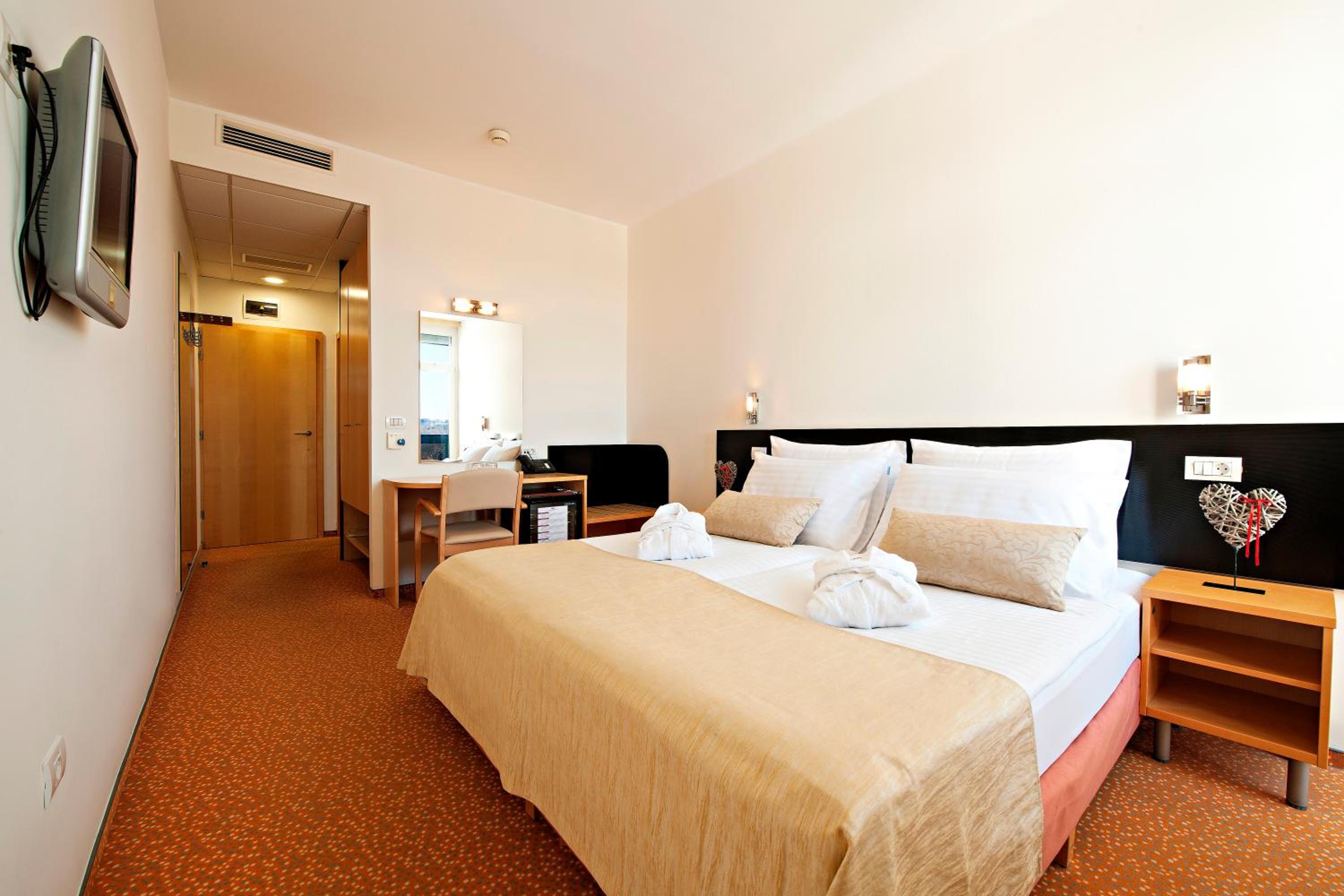 Standard Double Room photo 2