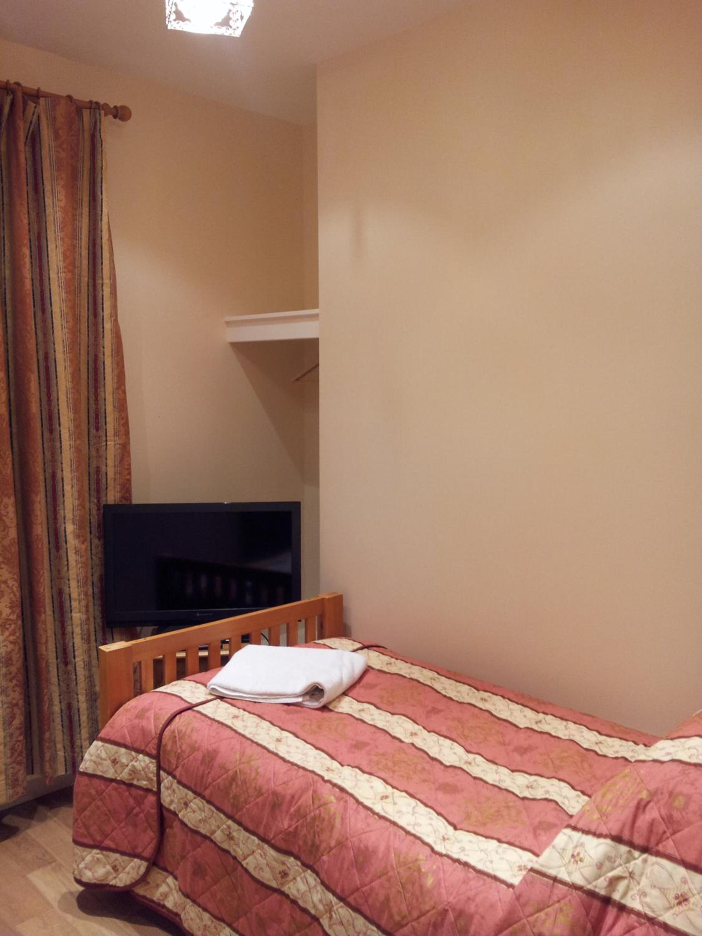 Single Room - Photo 9