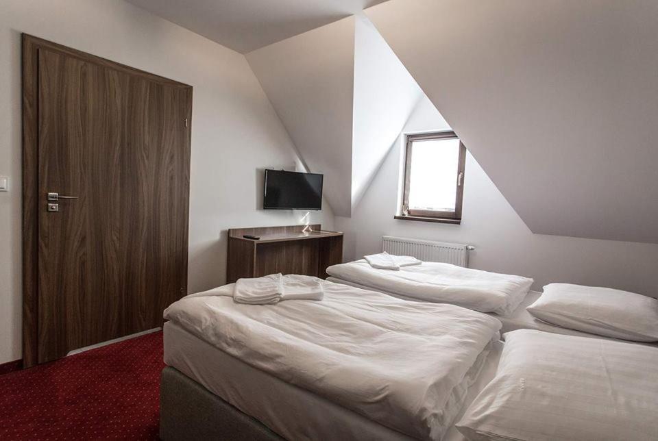 Double Room - Photo 7