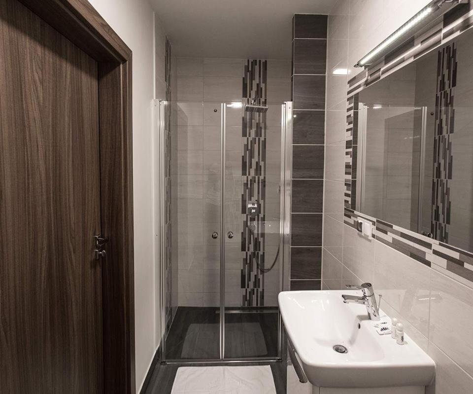 Double Room - Photo 2