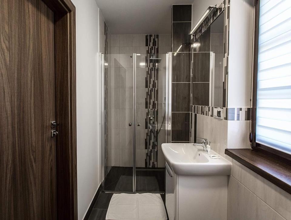 Double Room - Photo 6