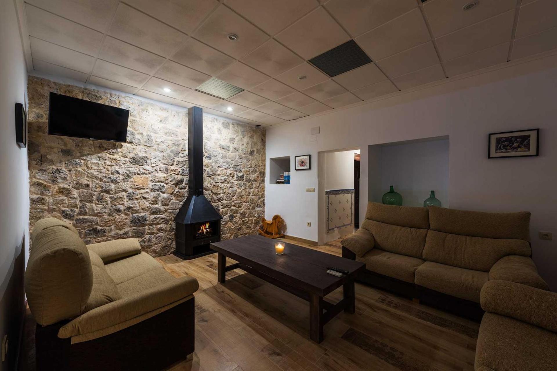 Five-Bedroom House photo 2