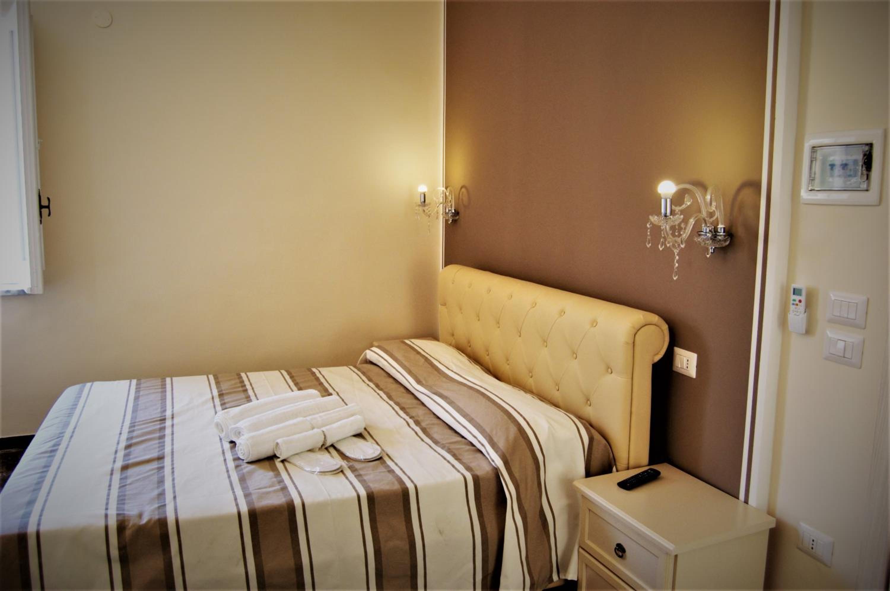 Deluxe Suite with Spa Bath photo 1
