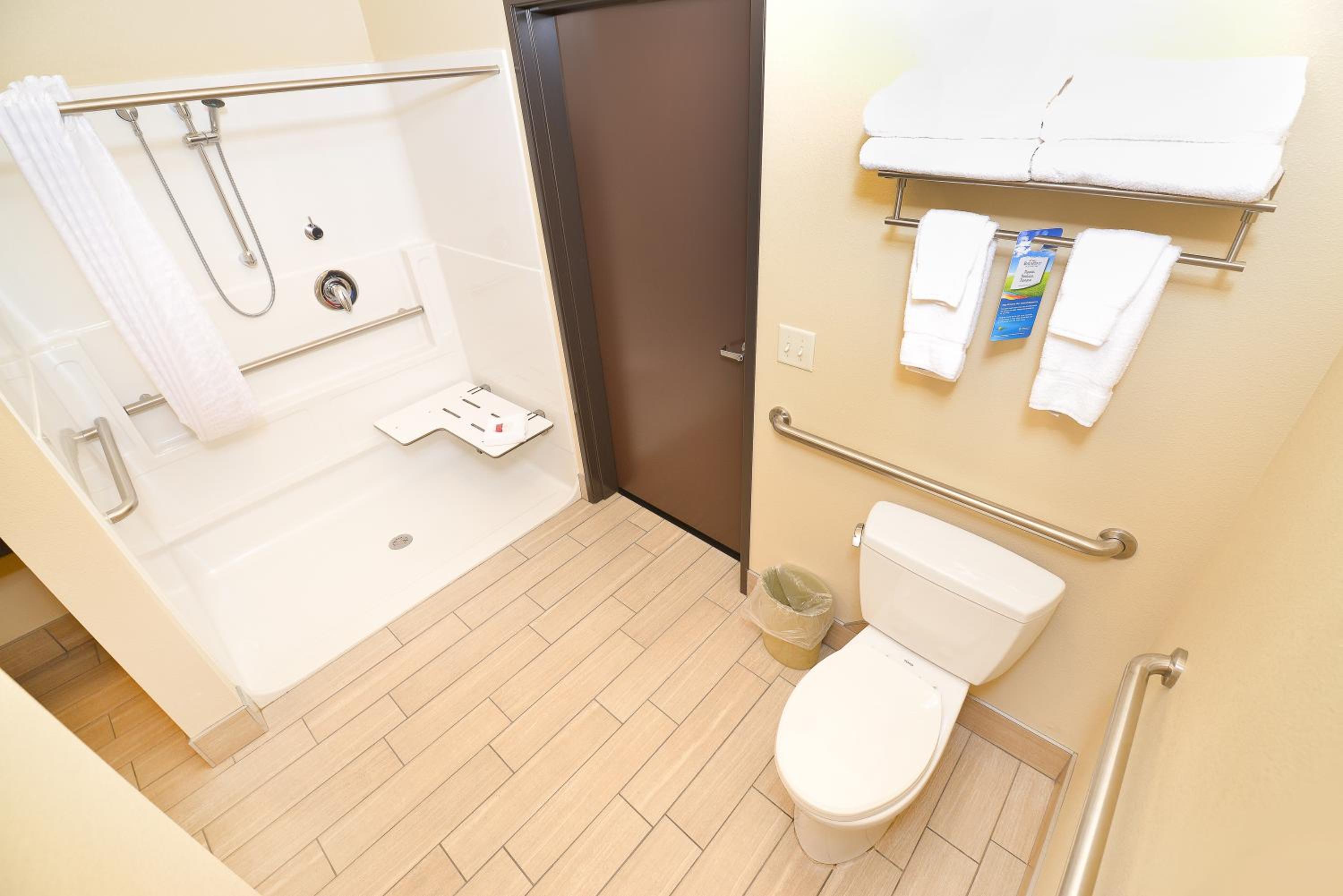 Suite - Disability Access/Non-Smoking photo 3