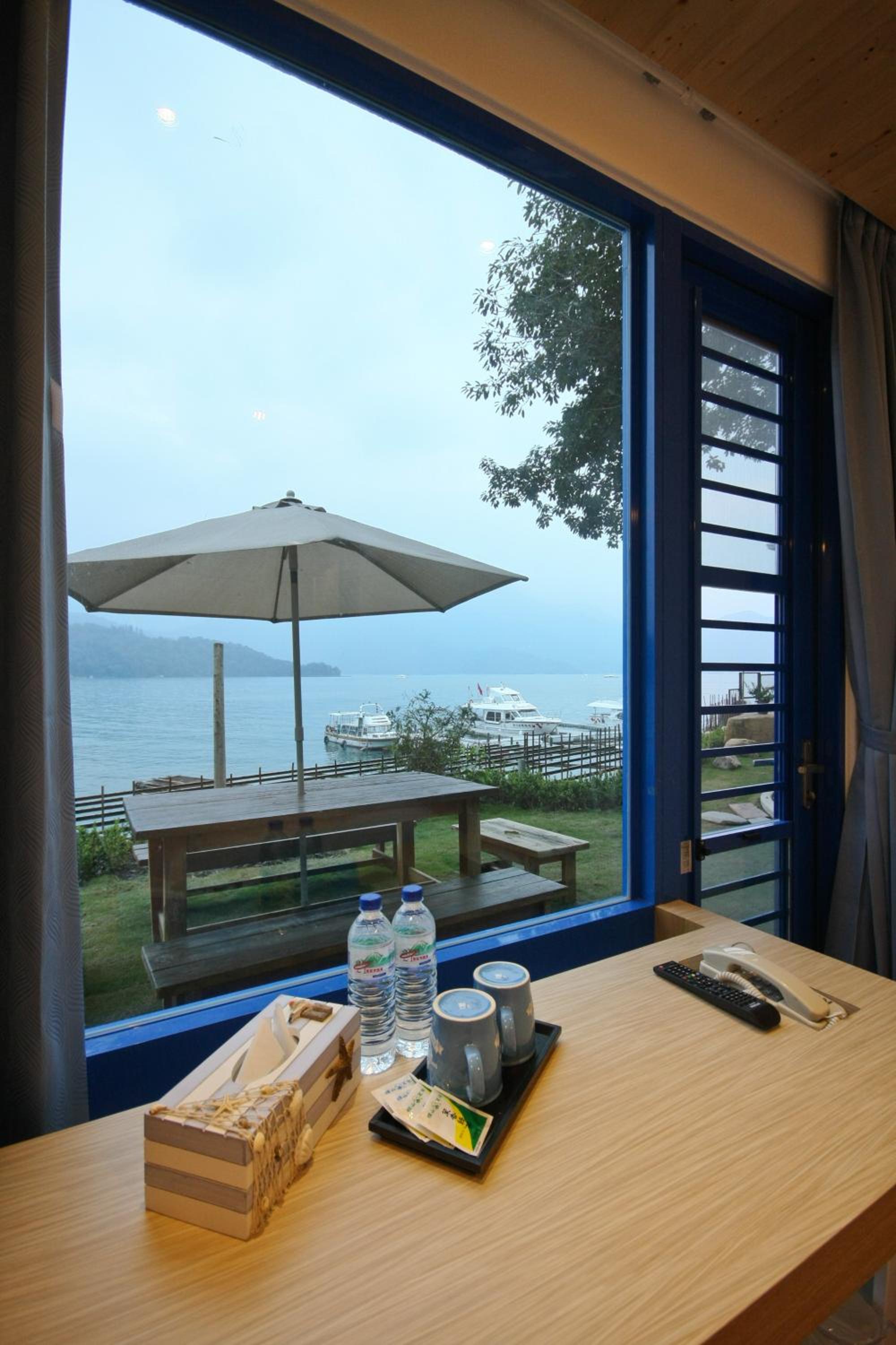 Double Room with Lake View photo 3