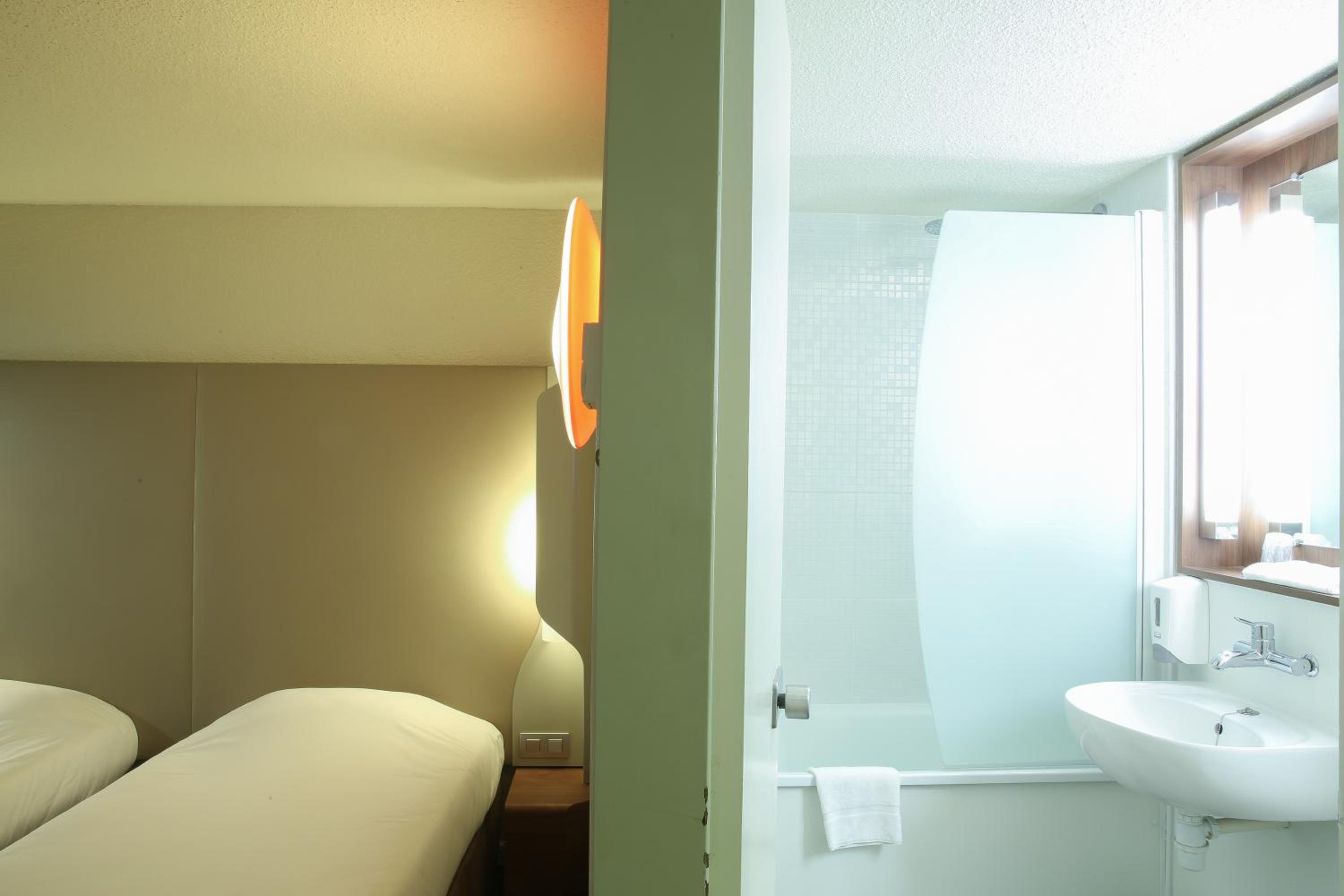 Twin Room - Photo 6
