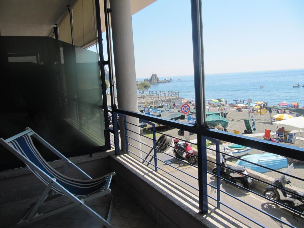 Superior Triple Room with Terrace and Sea View photo 2