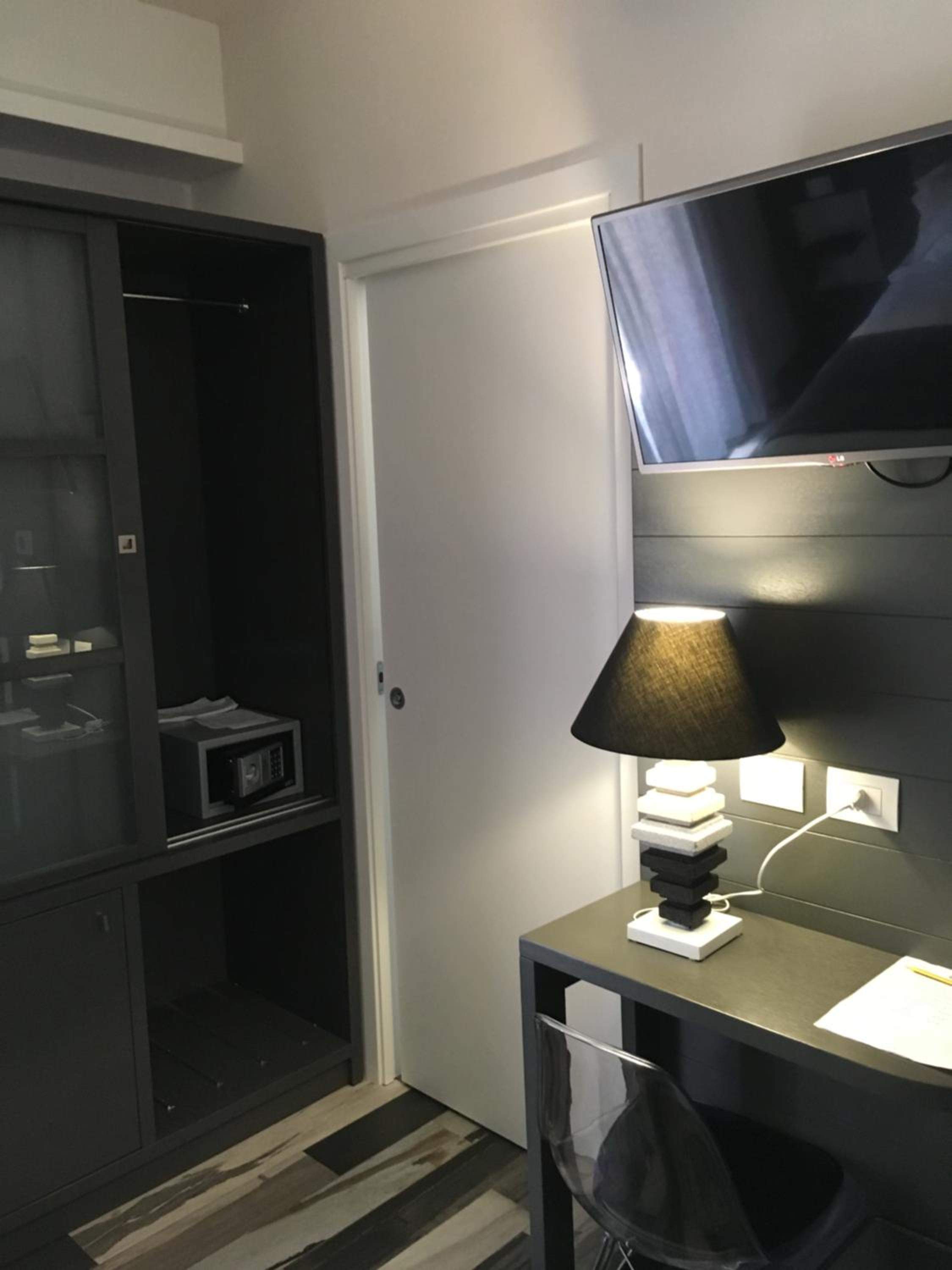 Double or Twin Room with Balcony photo 2