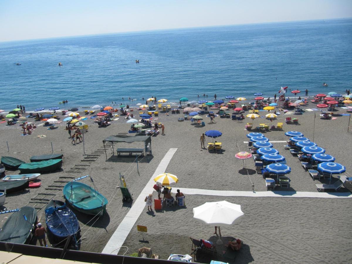 Superior Triple Room with Terrace and Sea View photo 3