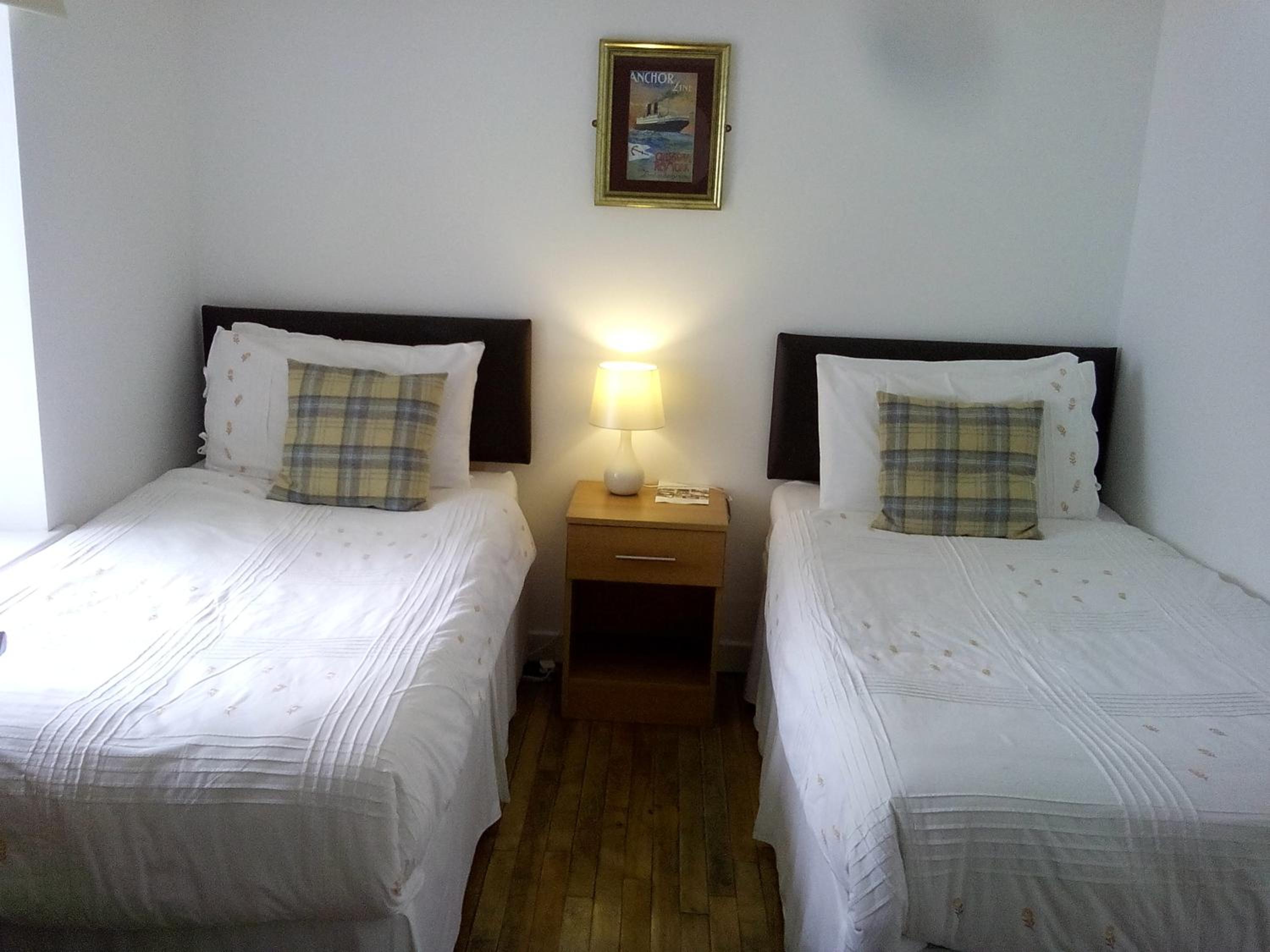 Twin Room with Private Bathroom photo 2