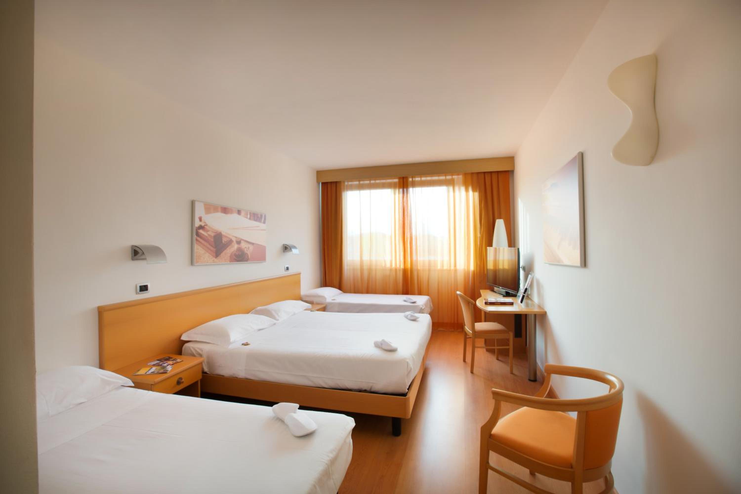 Quadruple Room - Photo 1
