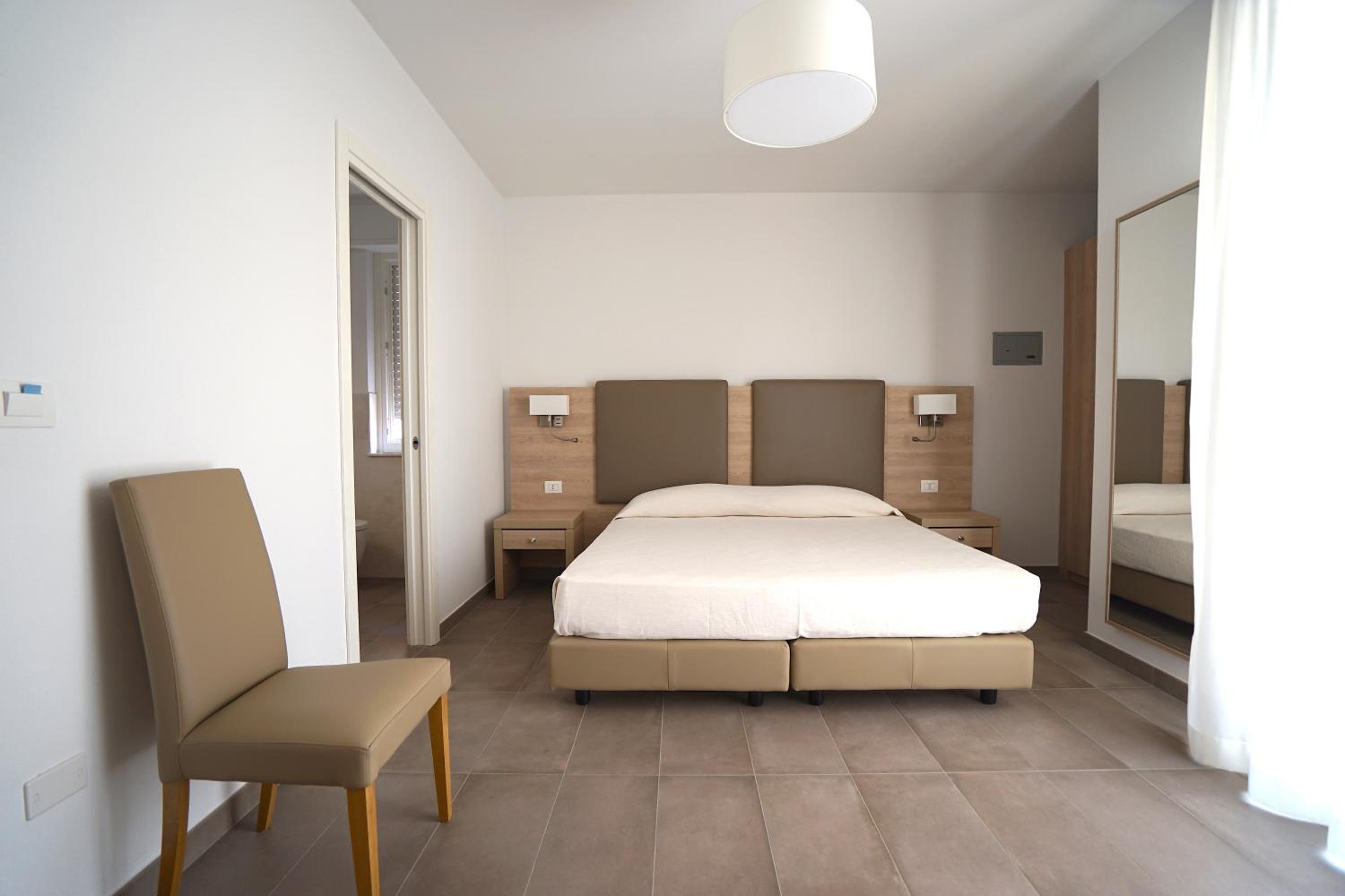 Double or Twin Room - Photo 7