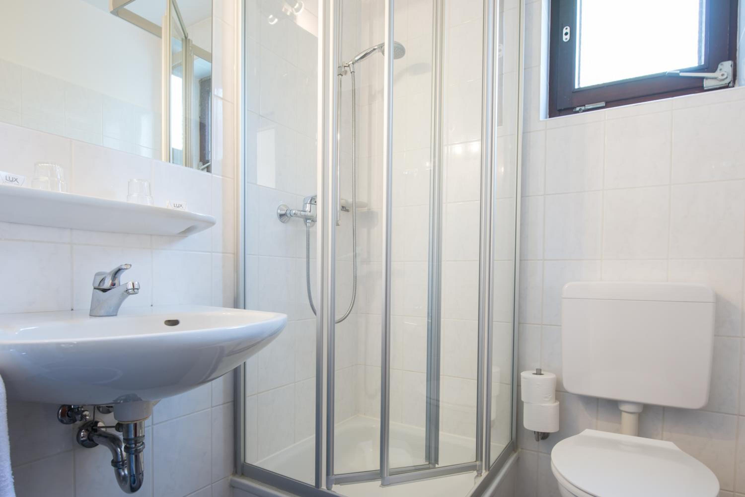 Standard Double Room - Photo 6