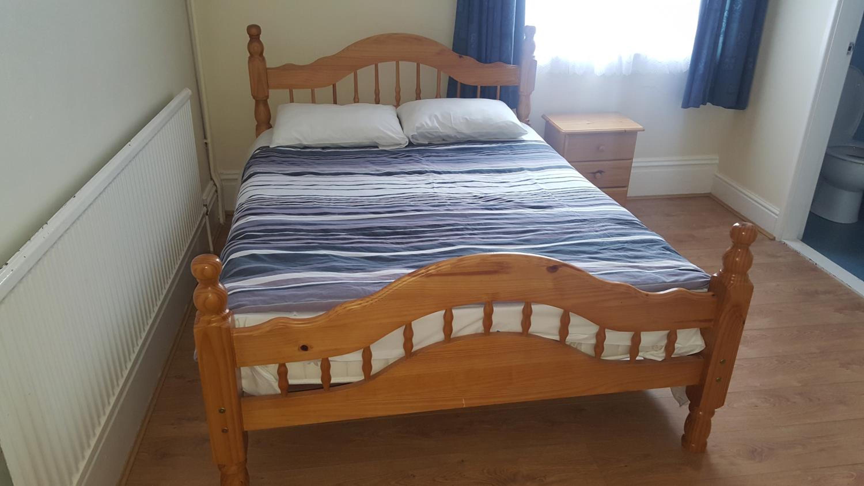 Basic Double Room with Shared Bathroom photo 3