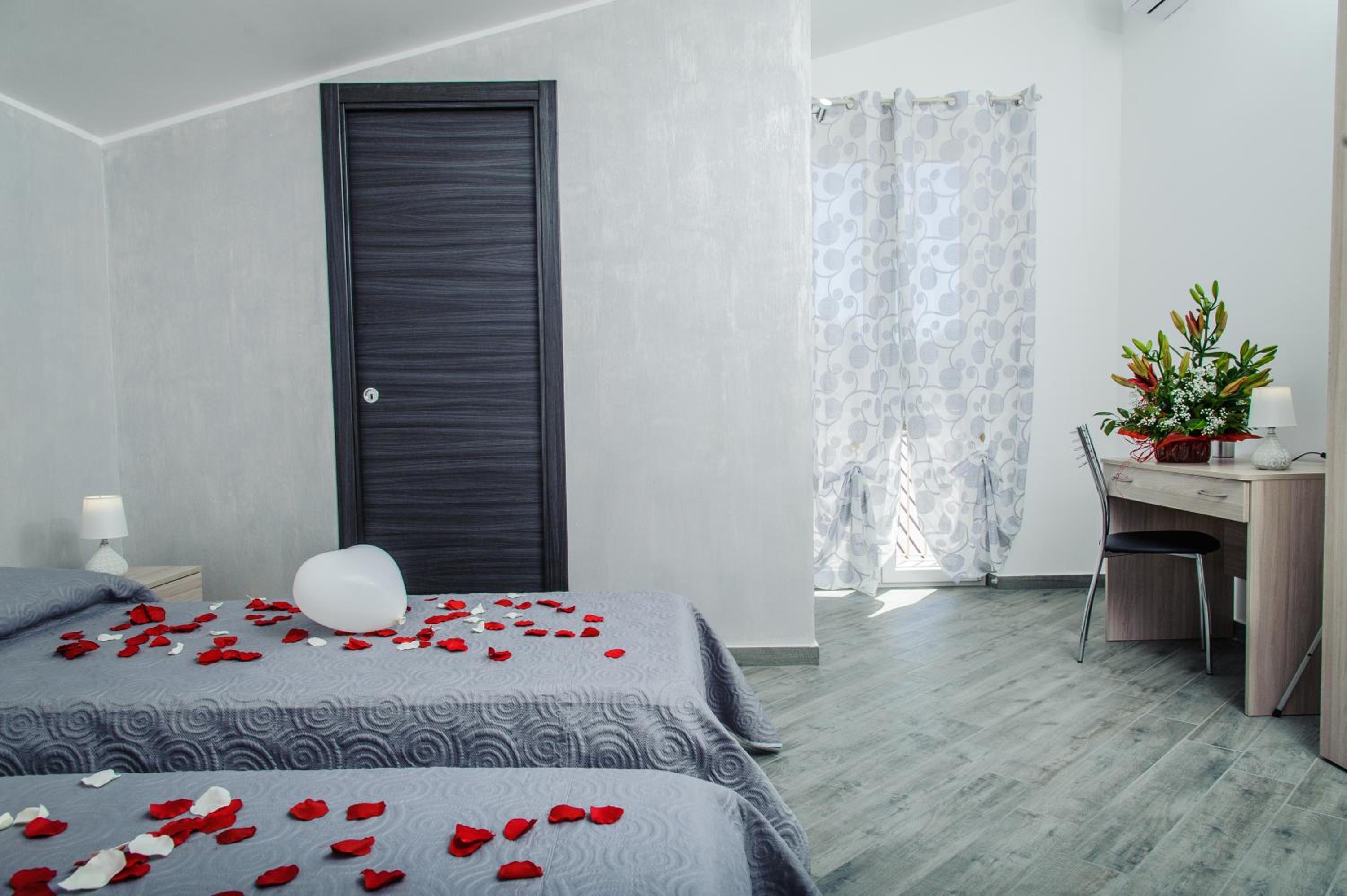 Double or Twin Room - Photo 4
