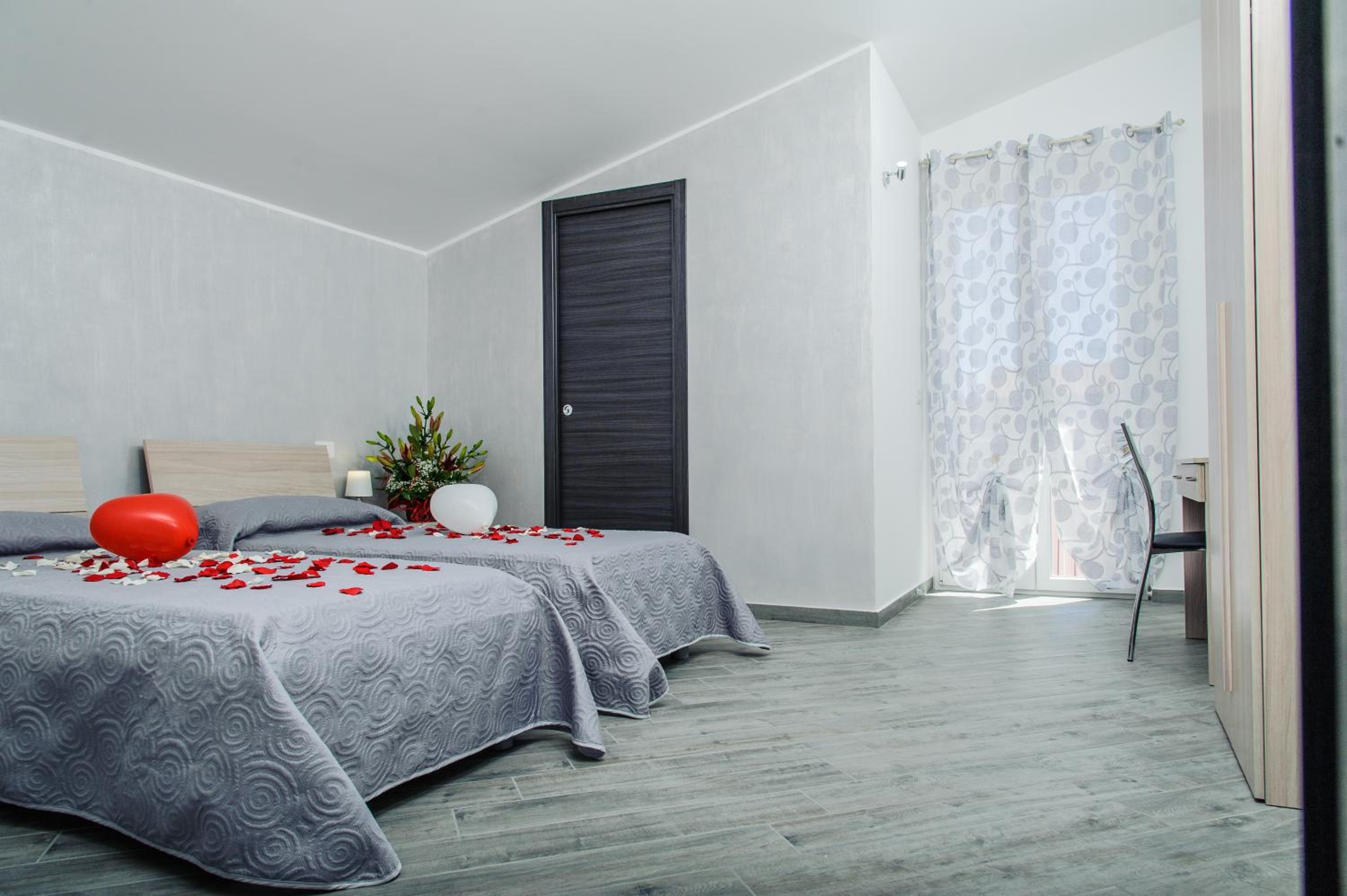Double or Twin Room - Photo 2