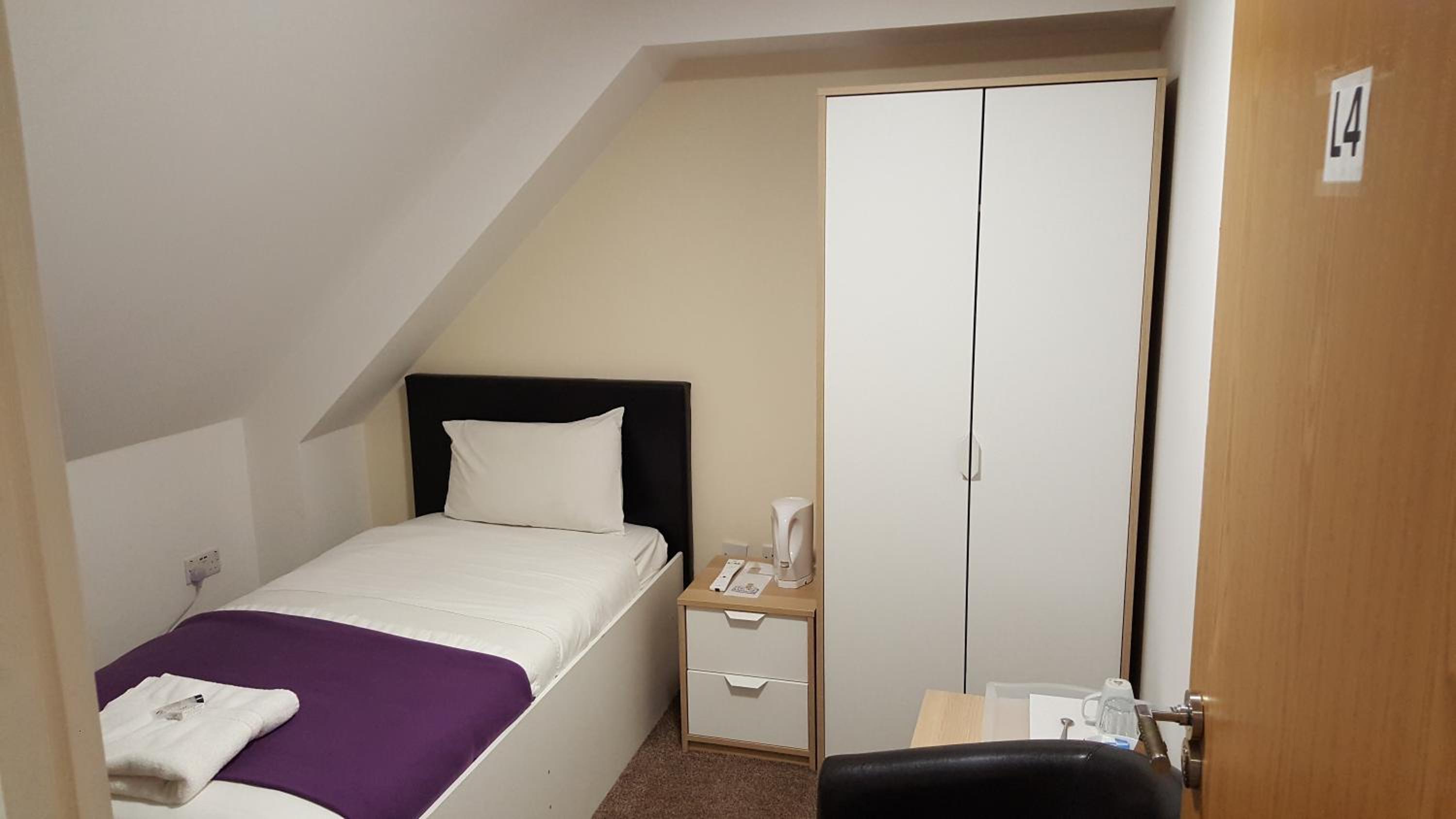 Single Room with Private Bathroom