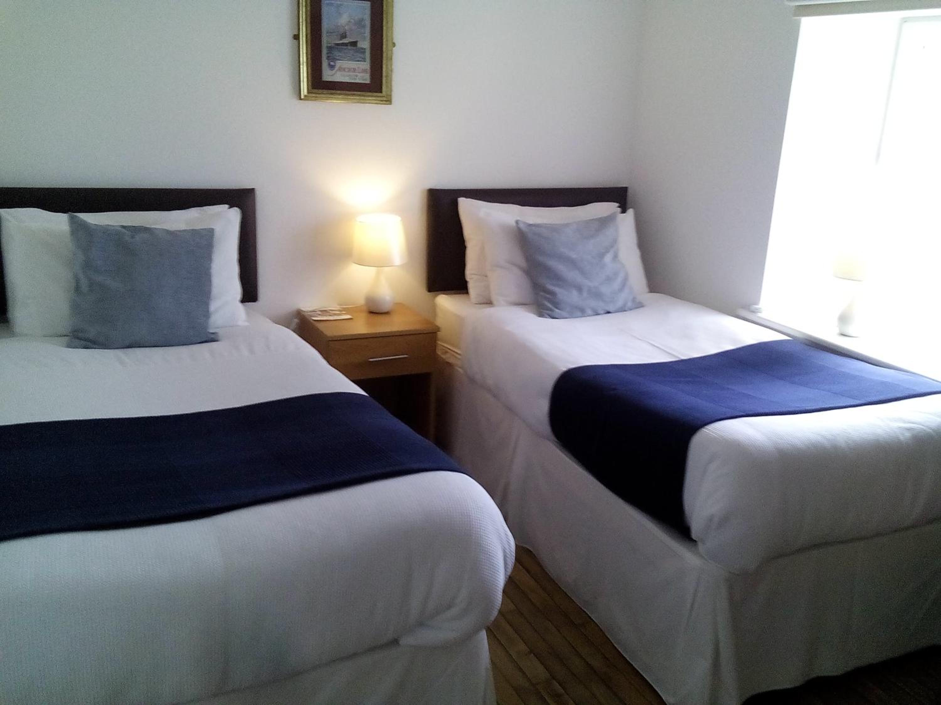 Twin Room with Private Bathroom photo 3