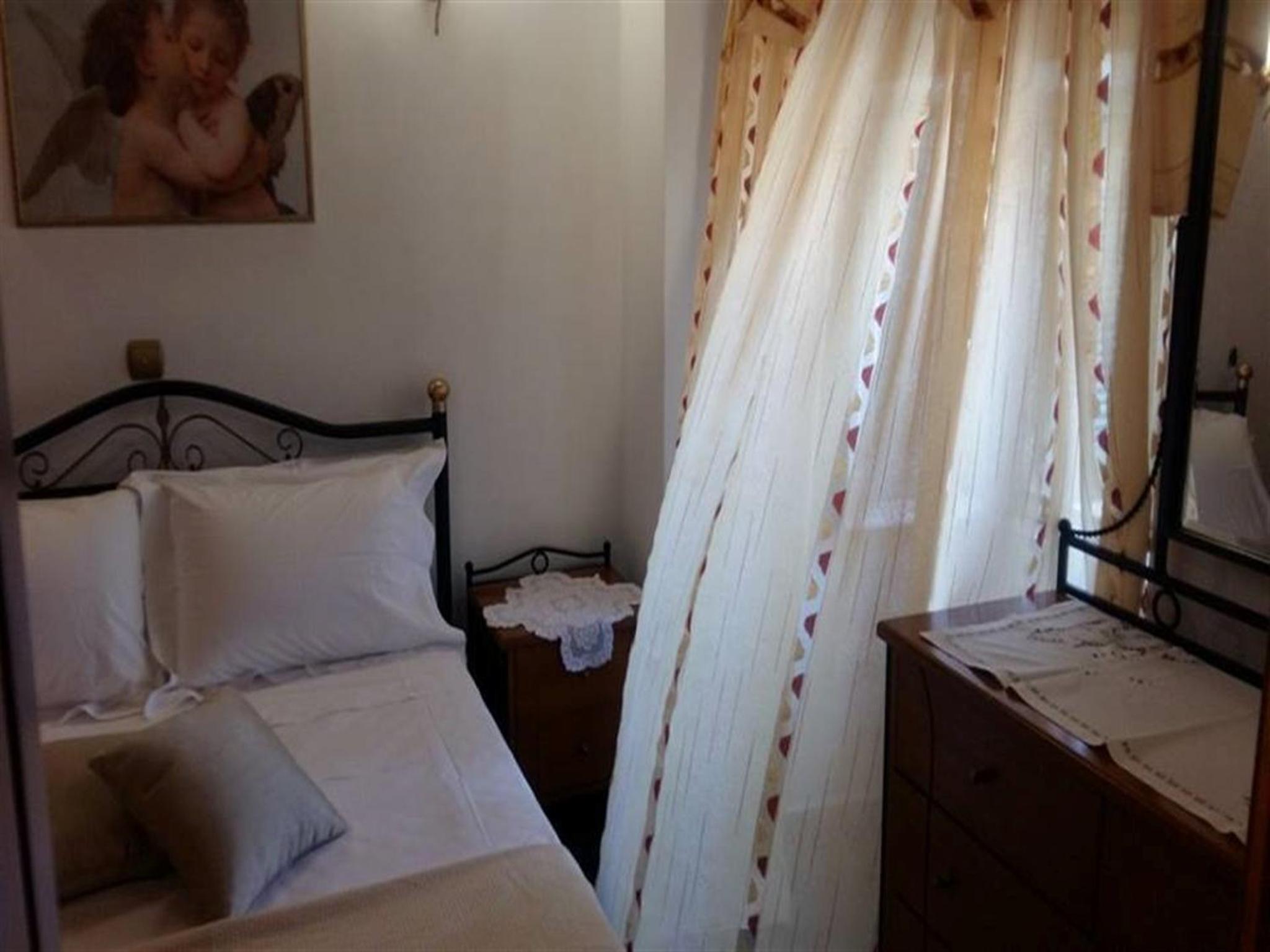 One-Bedroom House - Photo 22