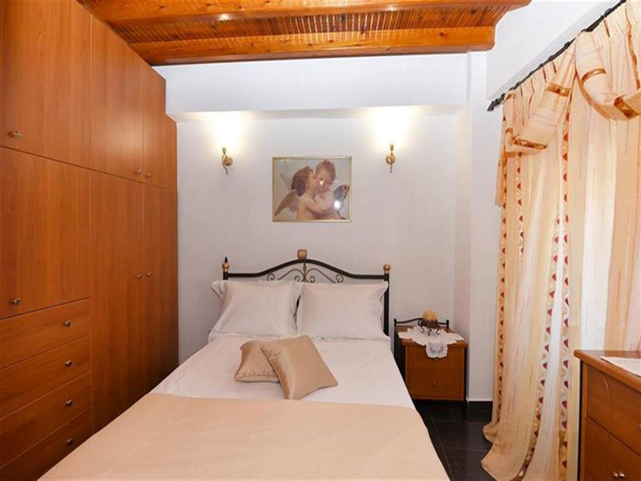 One-Bedroom House - Photo 2