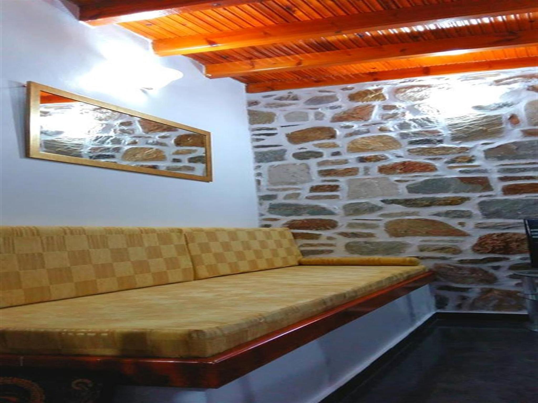 One-Bedroom House - Photo 18