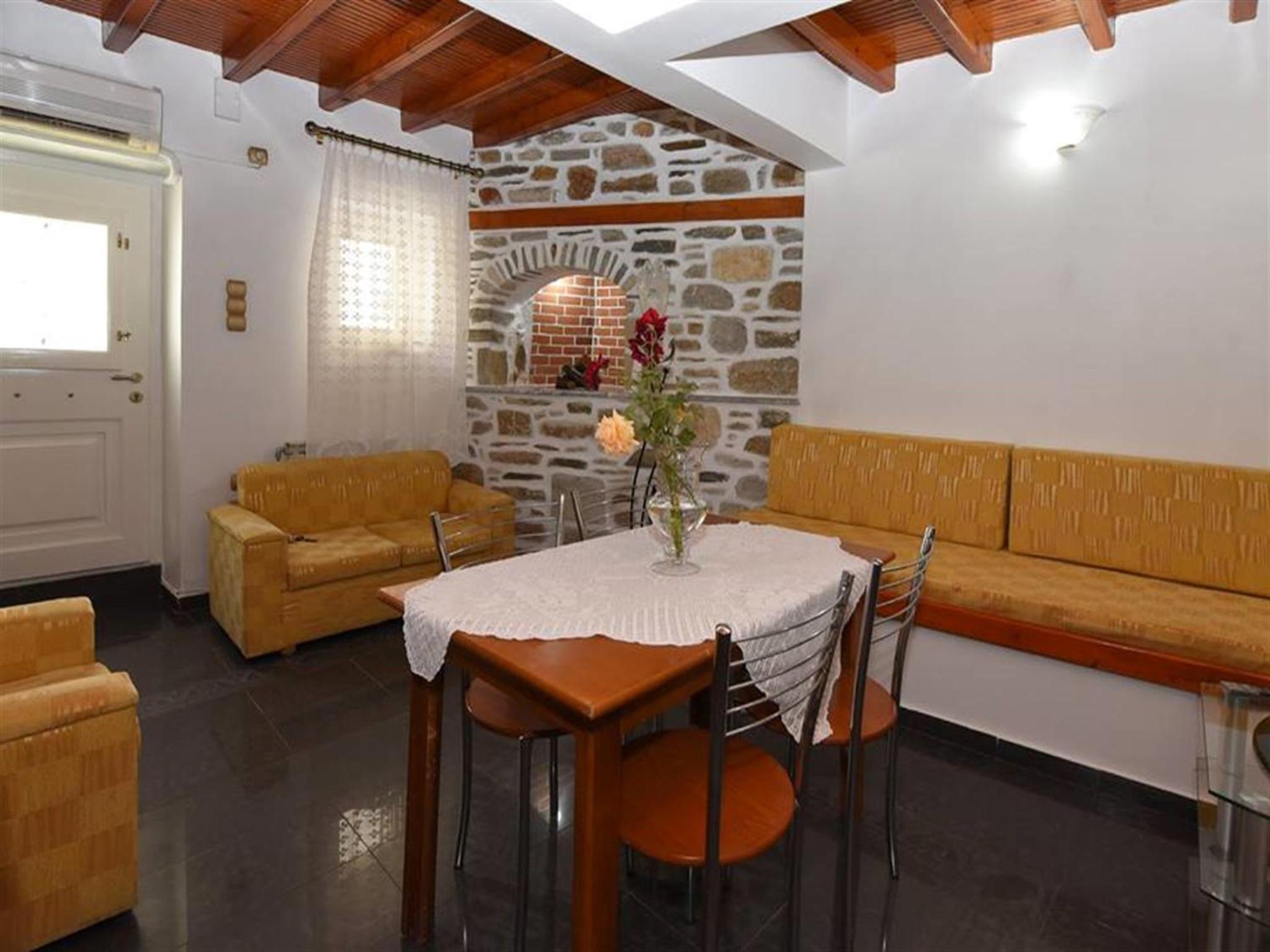 One-Bedroom House - Photo 4