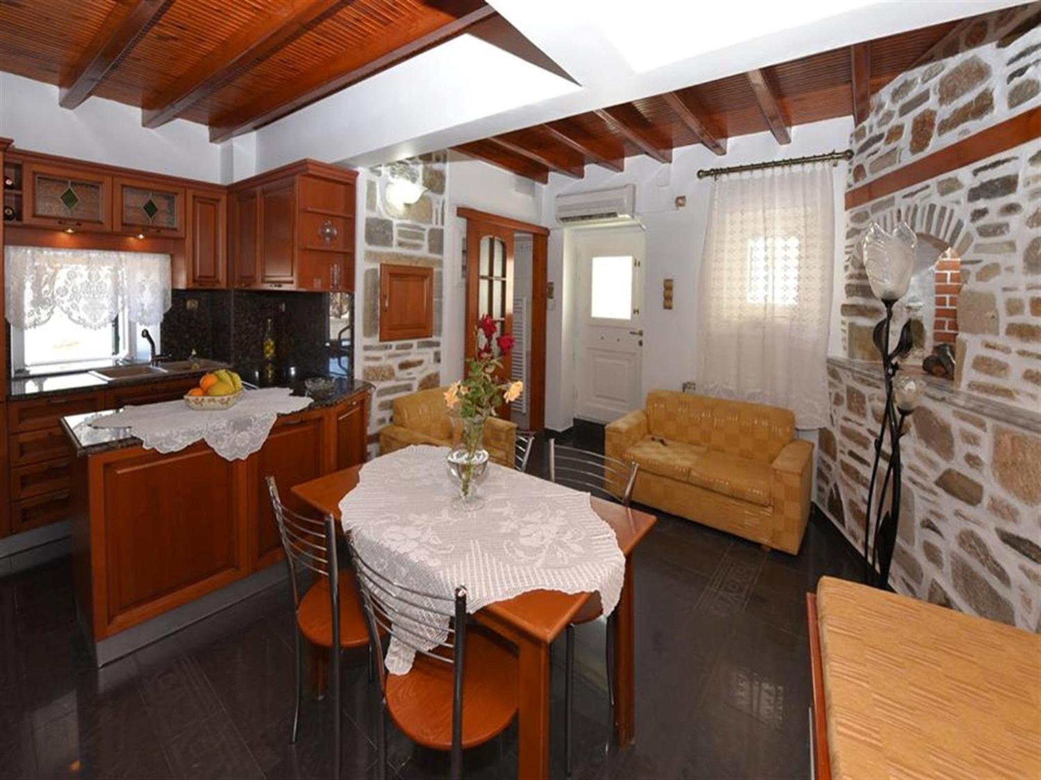 One-Bedroom House - Photo 8