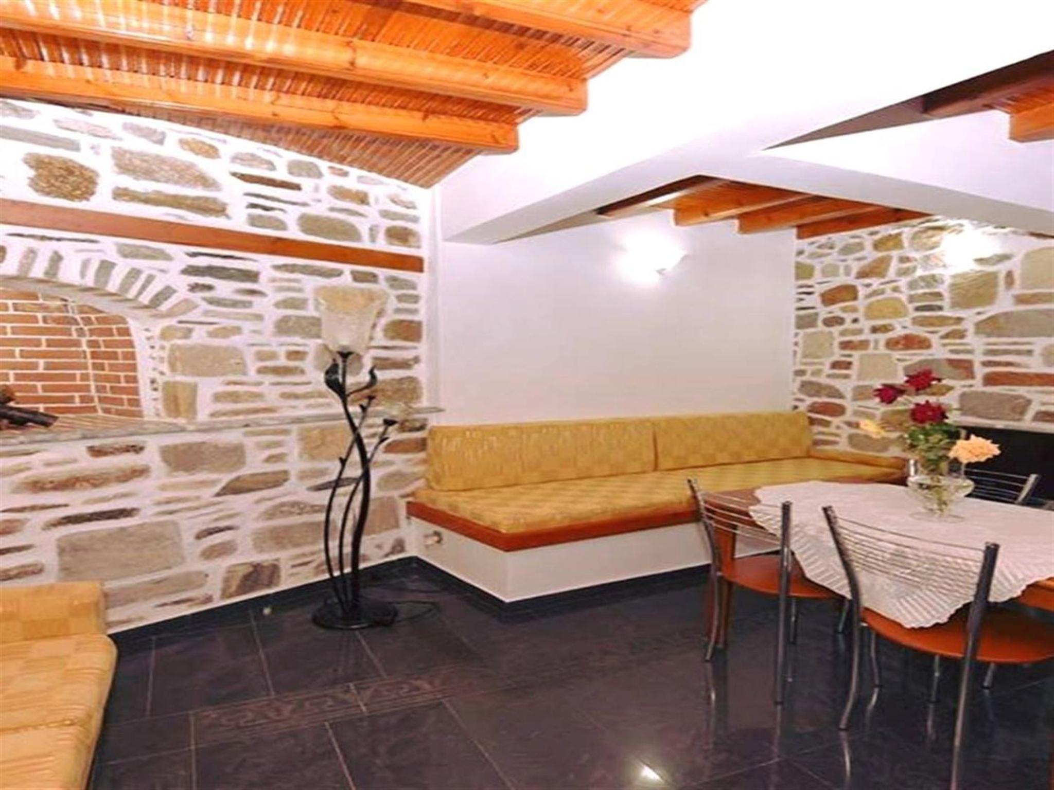 One-Bedroom House - Photo 7